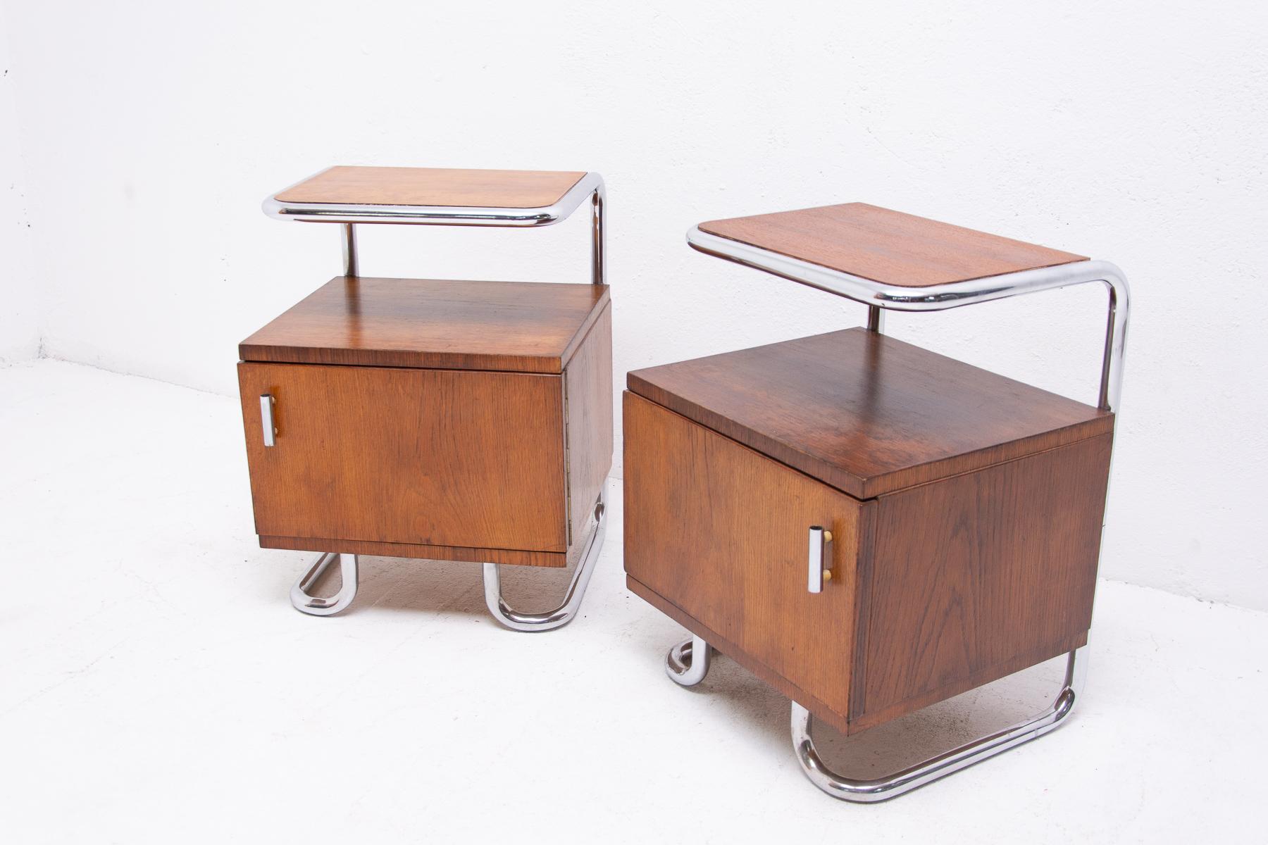 Bauhaus Paire de tables de nuit chromées fonctionnalistes par Vichr & spol, années 1950, Tchécoslovaquie en vente