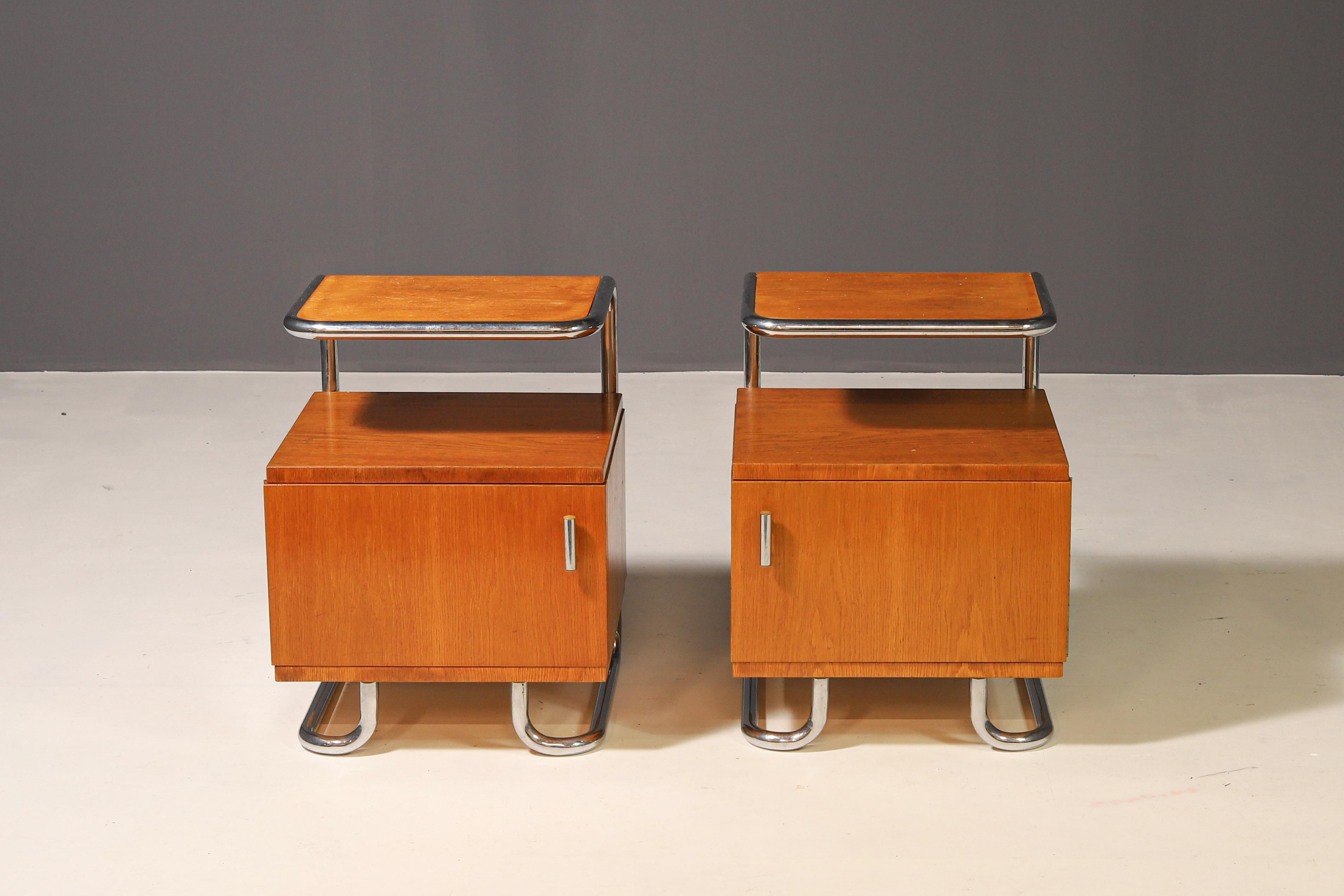This pair of elegant nightstands was designed by Arnošt Beck and manufactured in the early 1950s by Kovona N.P. These pieces are an excellent example of timeless modernist design and the functionalist era in Czechoslovakia.

The construction