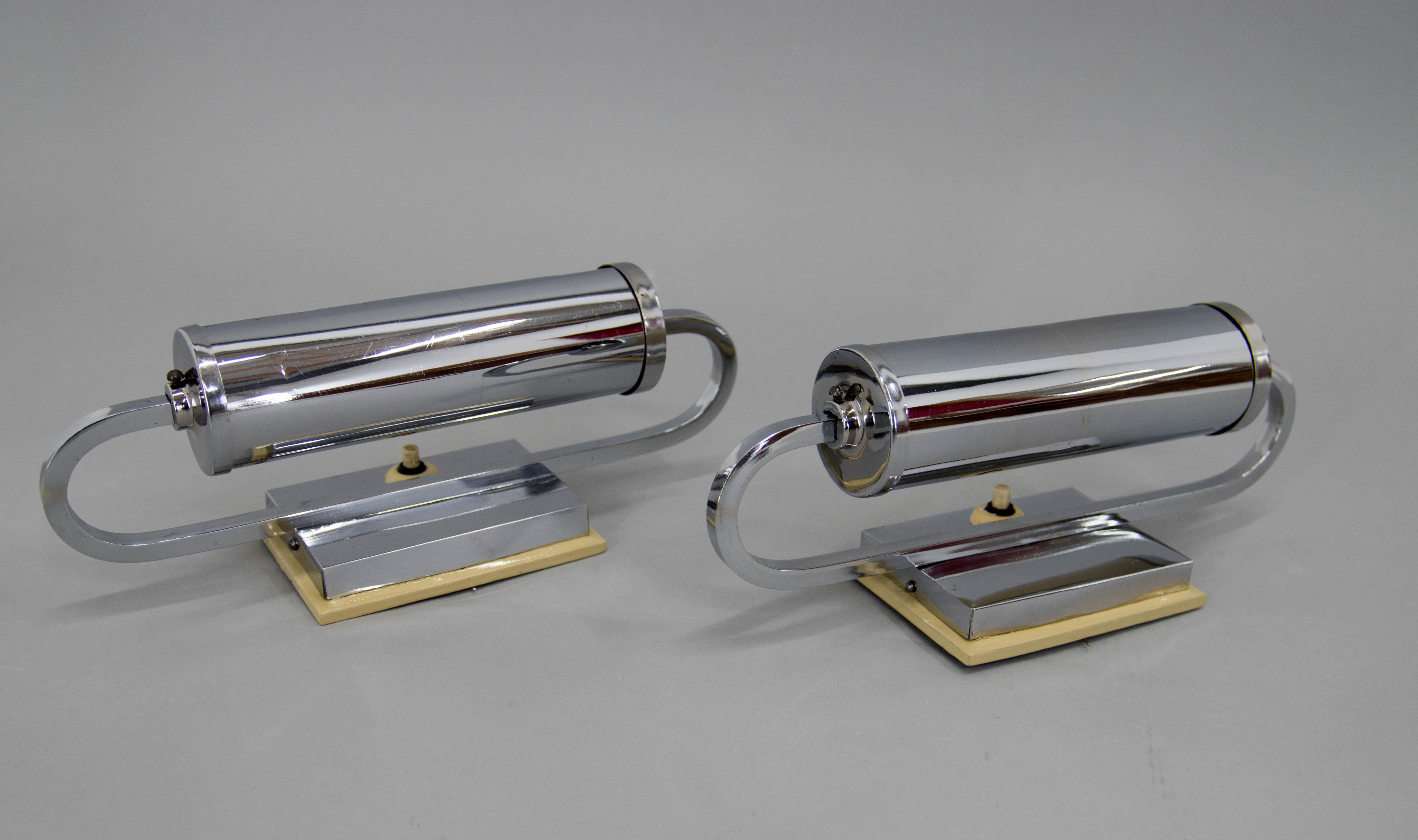 Art Deco Pair of Functionalist Wall Lights, 1930s For Sale