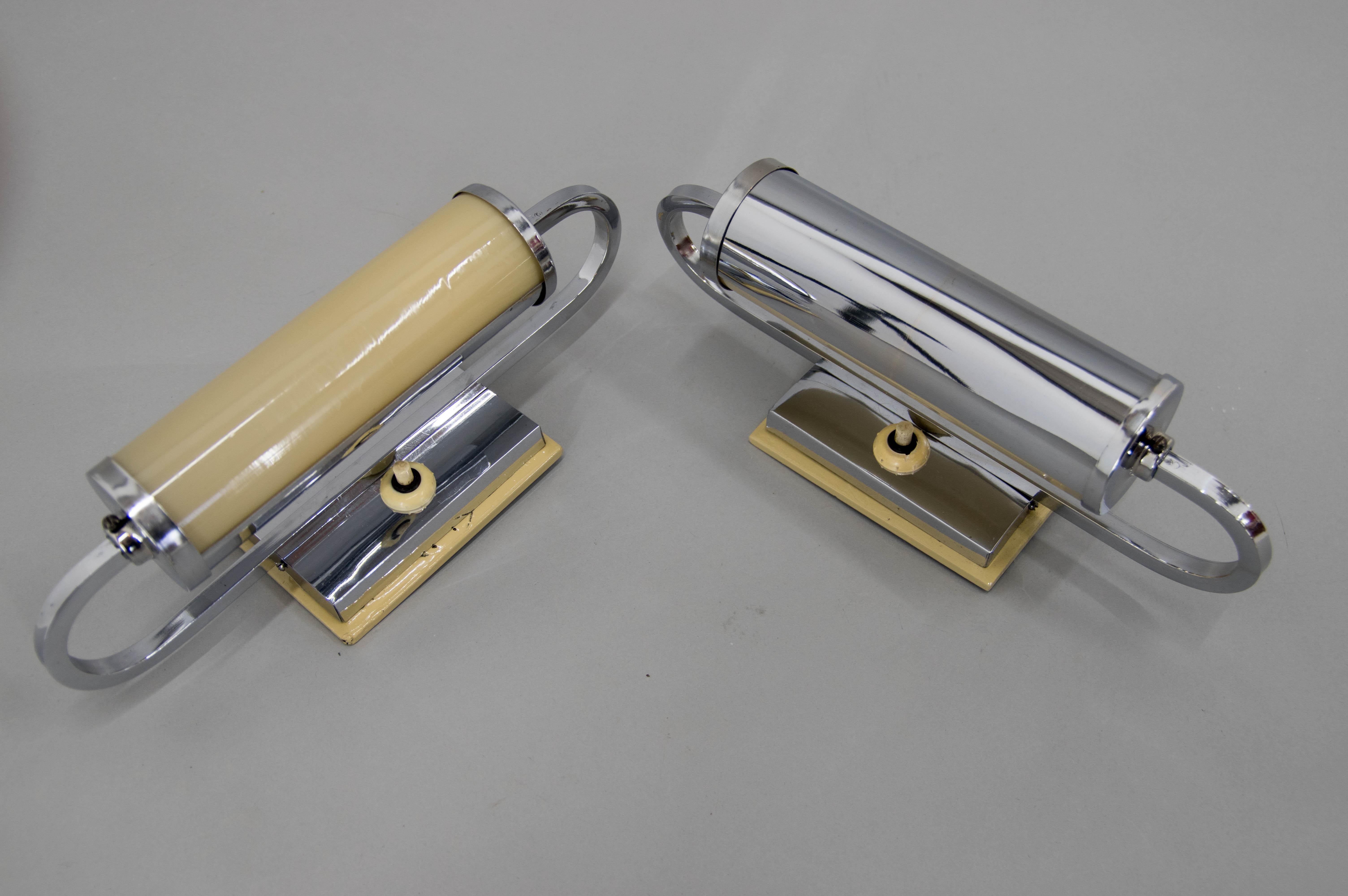 Pair of Functionalist Wall Lights, 1930s In Good Condition For Sale In Praha, CZ