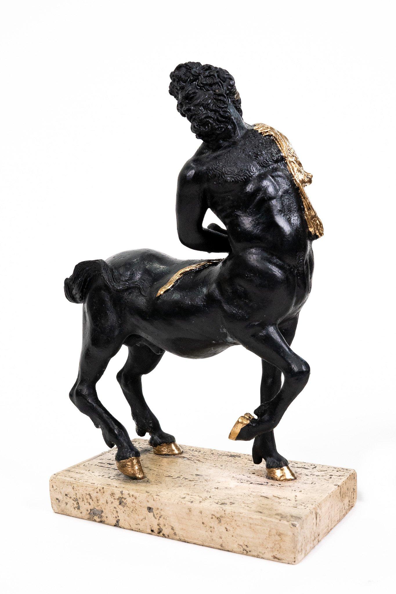 Paire de Centaures Furietti en bronze, avec parties en bronze doré. Paire de bronze en vente 1