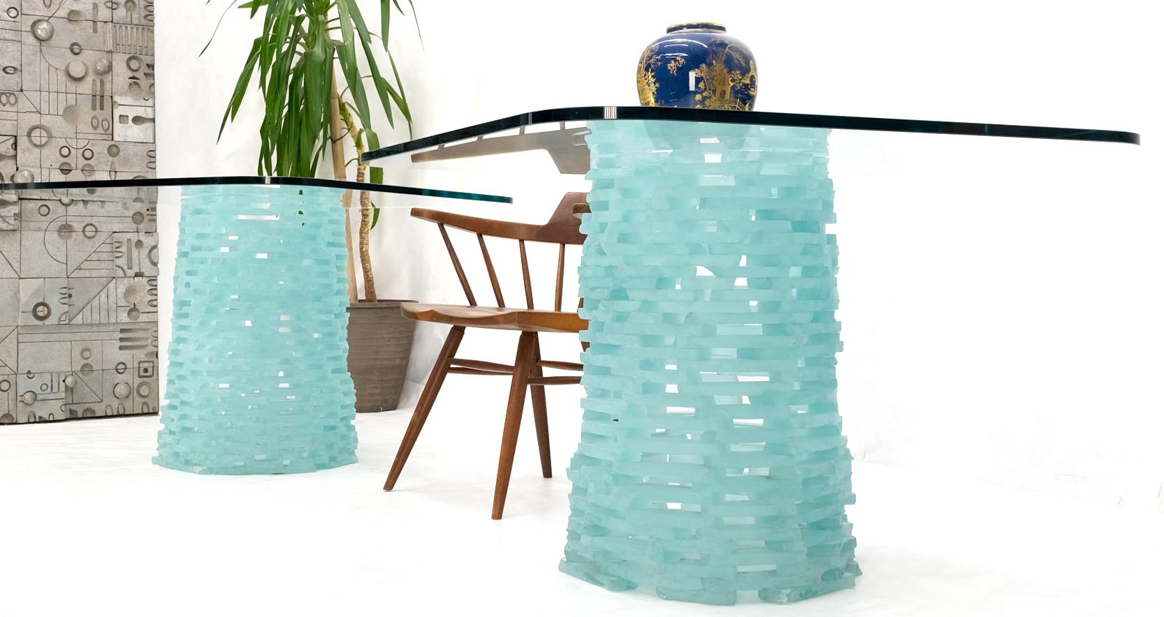 Paar von Fused Glass Blocks Pedestal Bases abgerundeten quadratischen Platten Dining Game Table im Zustand „Gut“ im Angebot in Rockaway, NJ