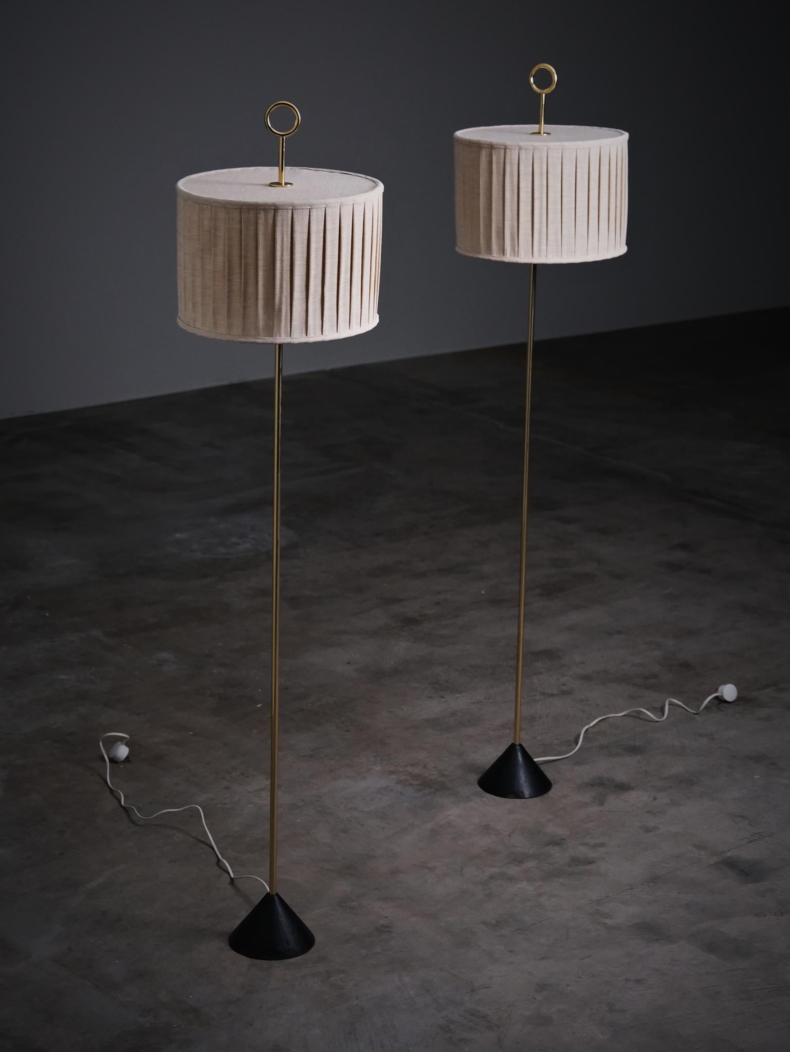 Pair of 'G-20' floor lamps by Hans-Agne Jakobsson, Sweden, 1950s Bon état - En vente à Eskilstuna, SE