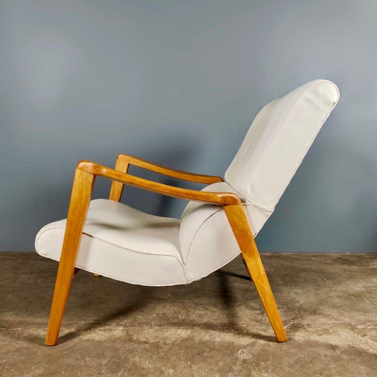 Pair Of G Plan E Gomme Siesta Lounge Chairs Model 411 By Victor Wilkins In Excellent Condition In Cambridge, GB