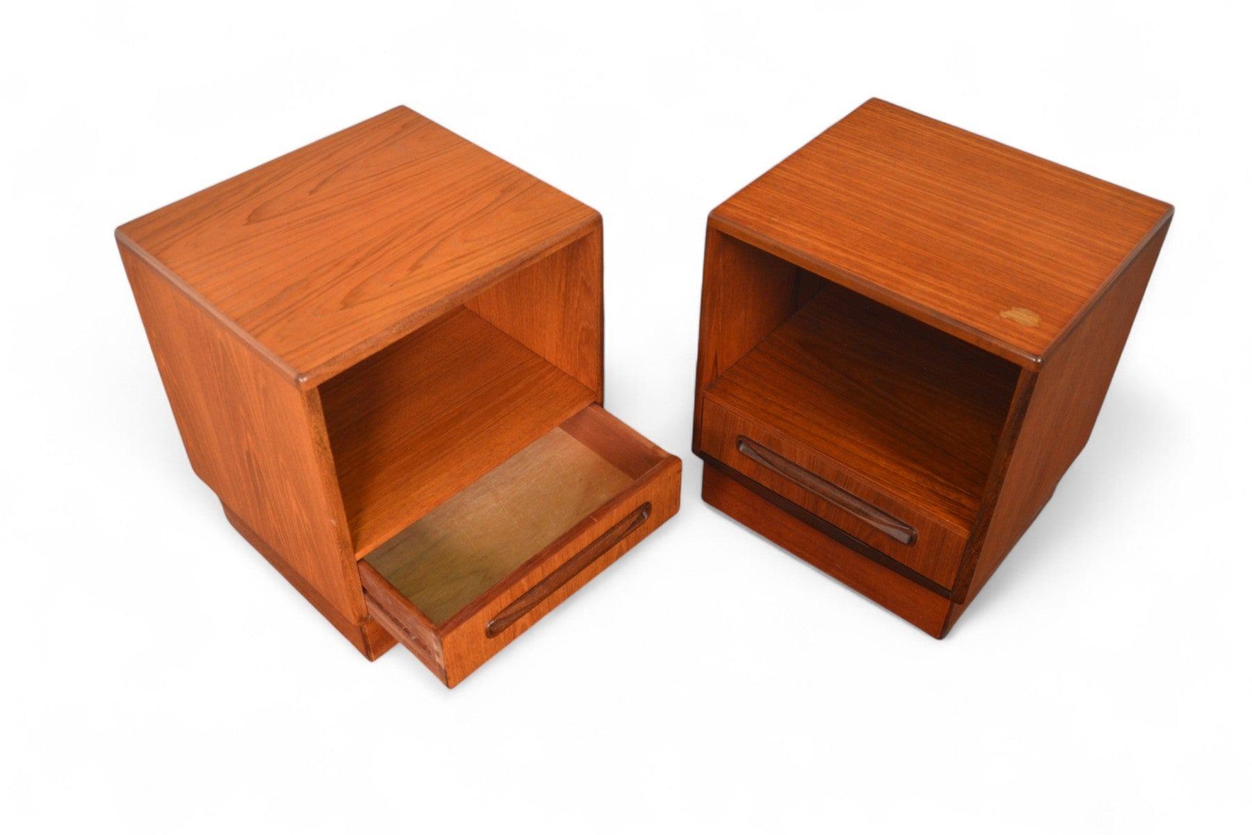 Mid-Century Modern Paire de tables de nuit à un tiroir G-Plan Fresco avec casier #1 en vente