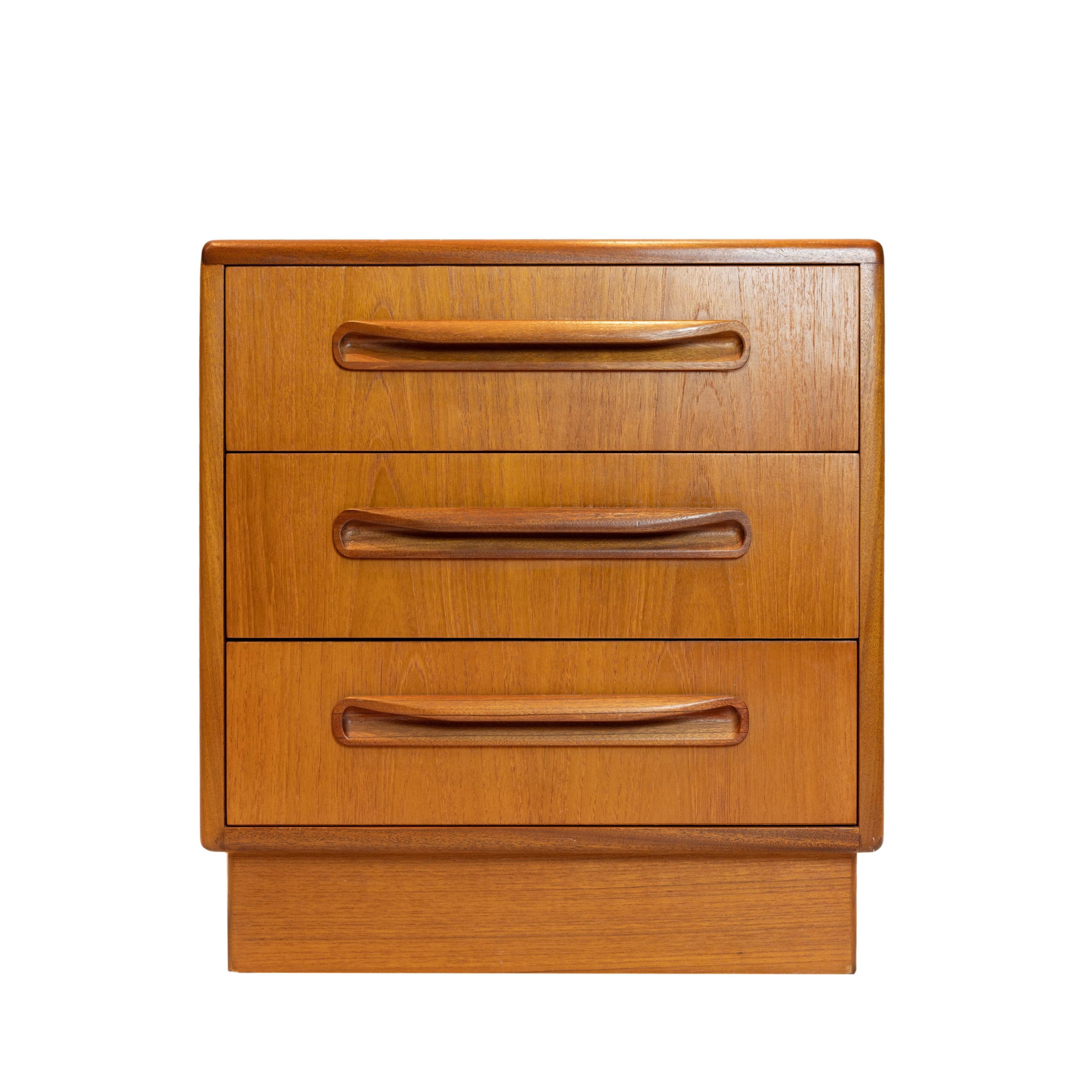Mid-Century moderno Coppia di cassettoni 