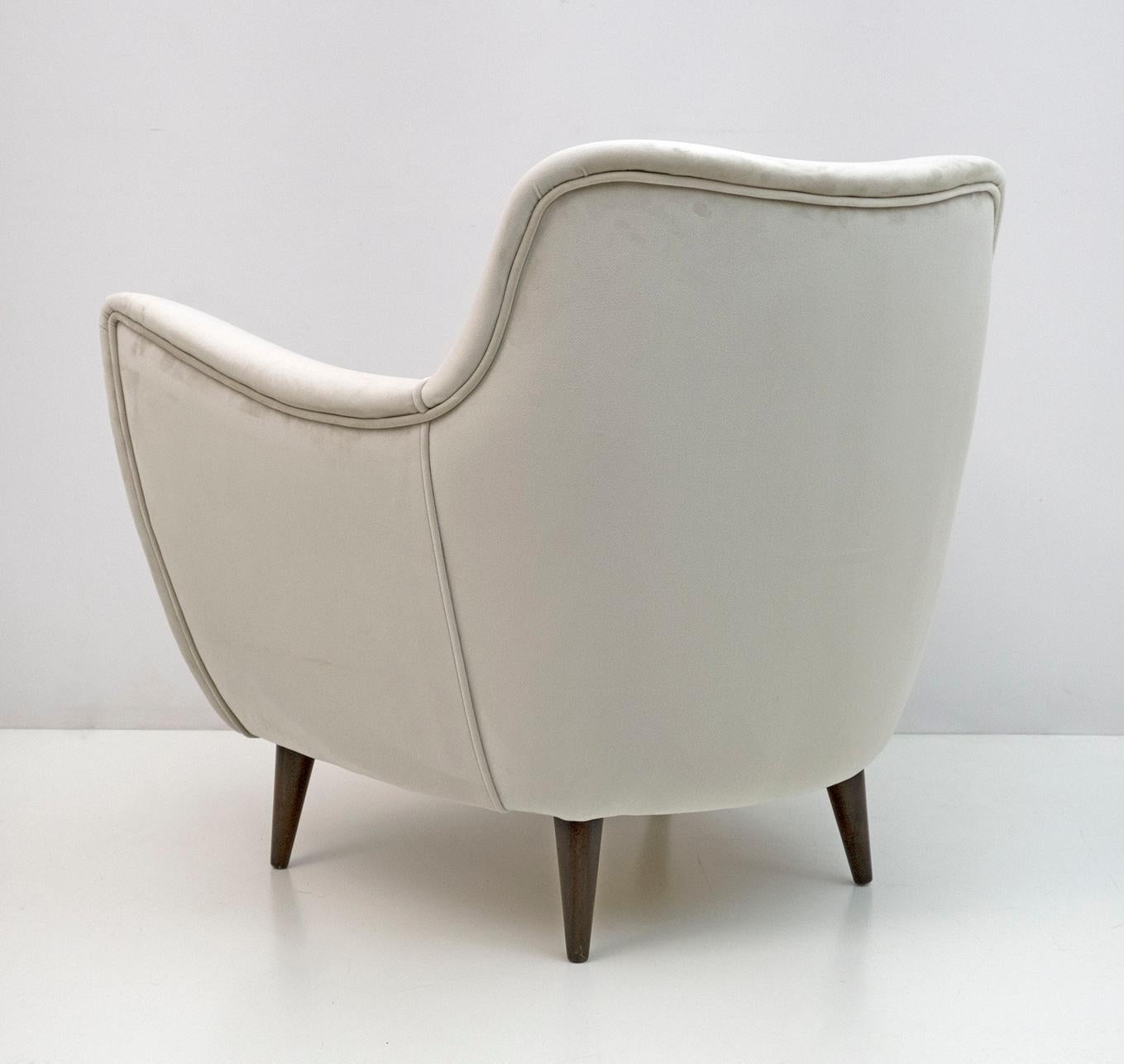 Mid-20th Century G. Veronesi Mid-Century Modern Italian Velvet Armchair by ISA, 1950s For Sale
