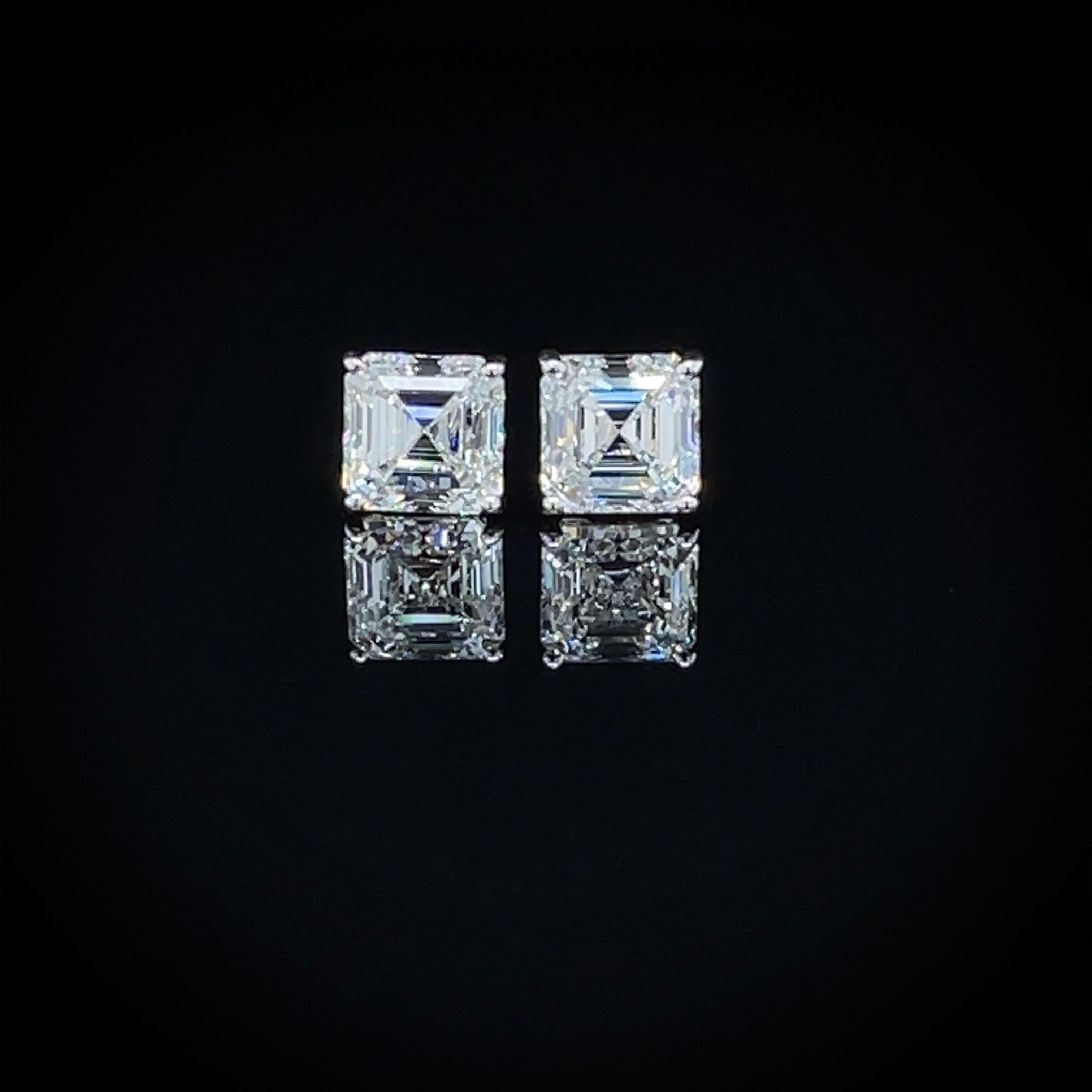 Pair of G VS1 Asscher Diamonds 2.02 Carats in 18K Gold, GIA Certified In New Condition For Sale In Bangkok, Bangrak