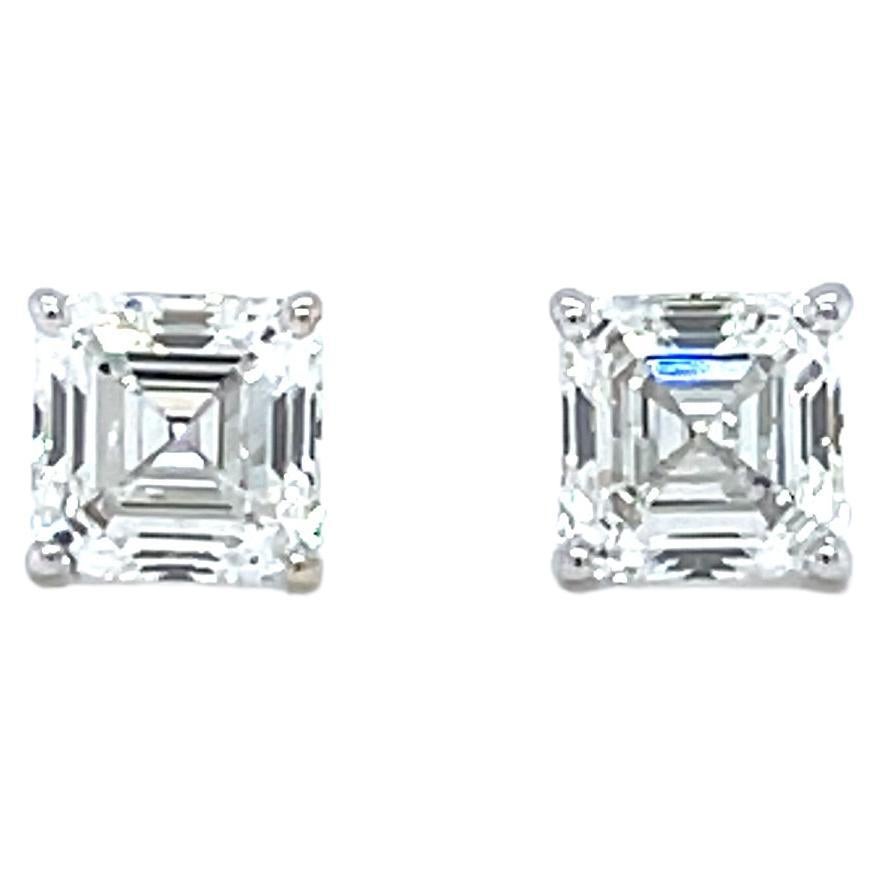 Pair of G VS1 Asscher Diamonds 2.02 Carats in 18K Gold, GIA Certified For Sale