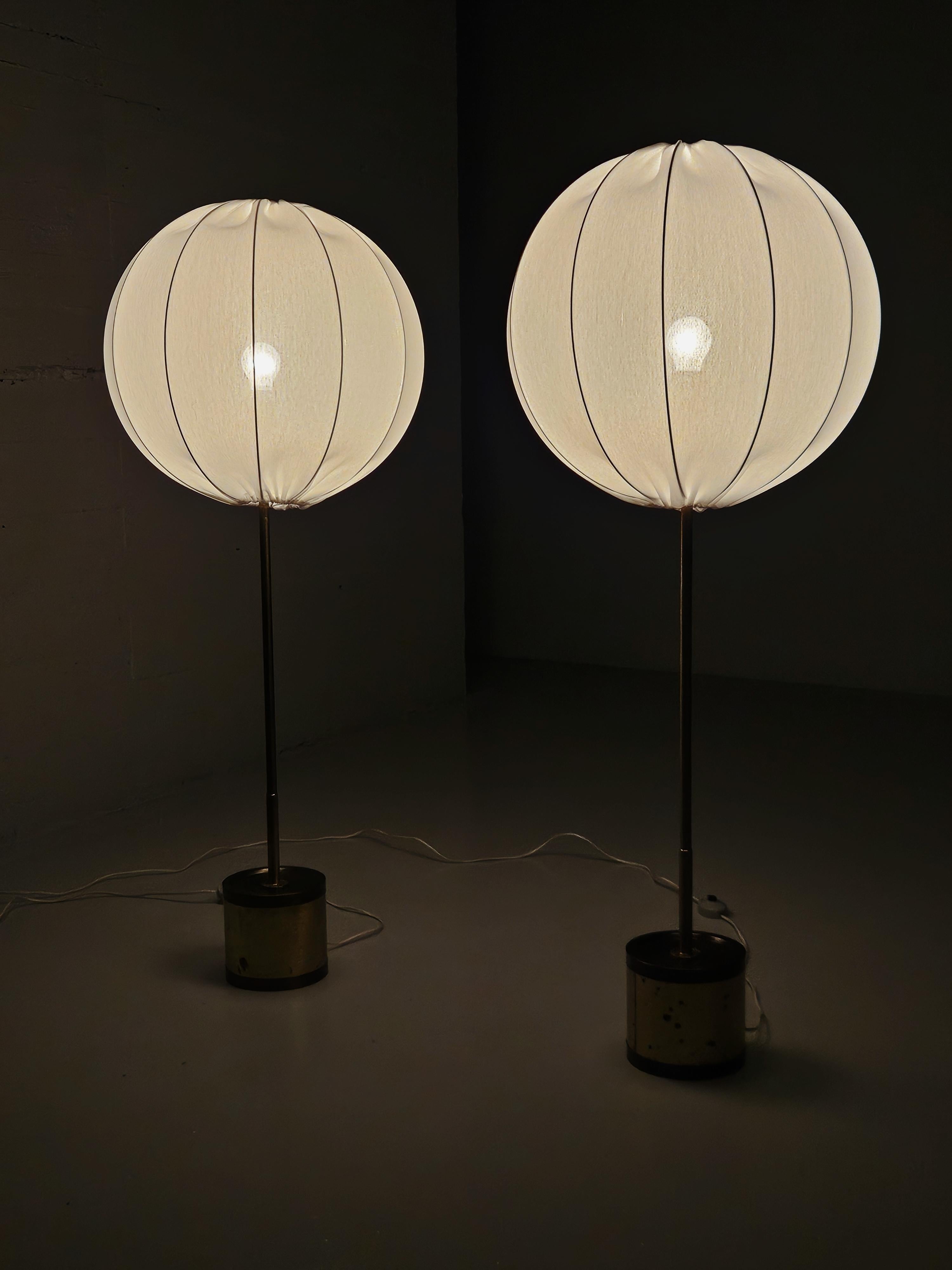 Scandinave moderne Paire de lampadaires ballon « G123 » de Hans-Agne Jakobsson, Suède, années 1960 en vente