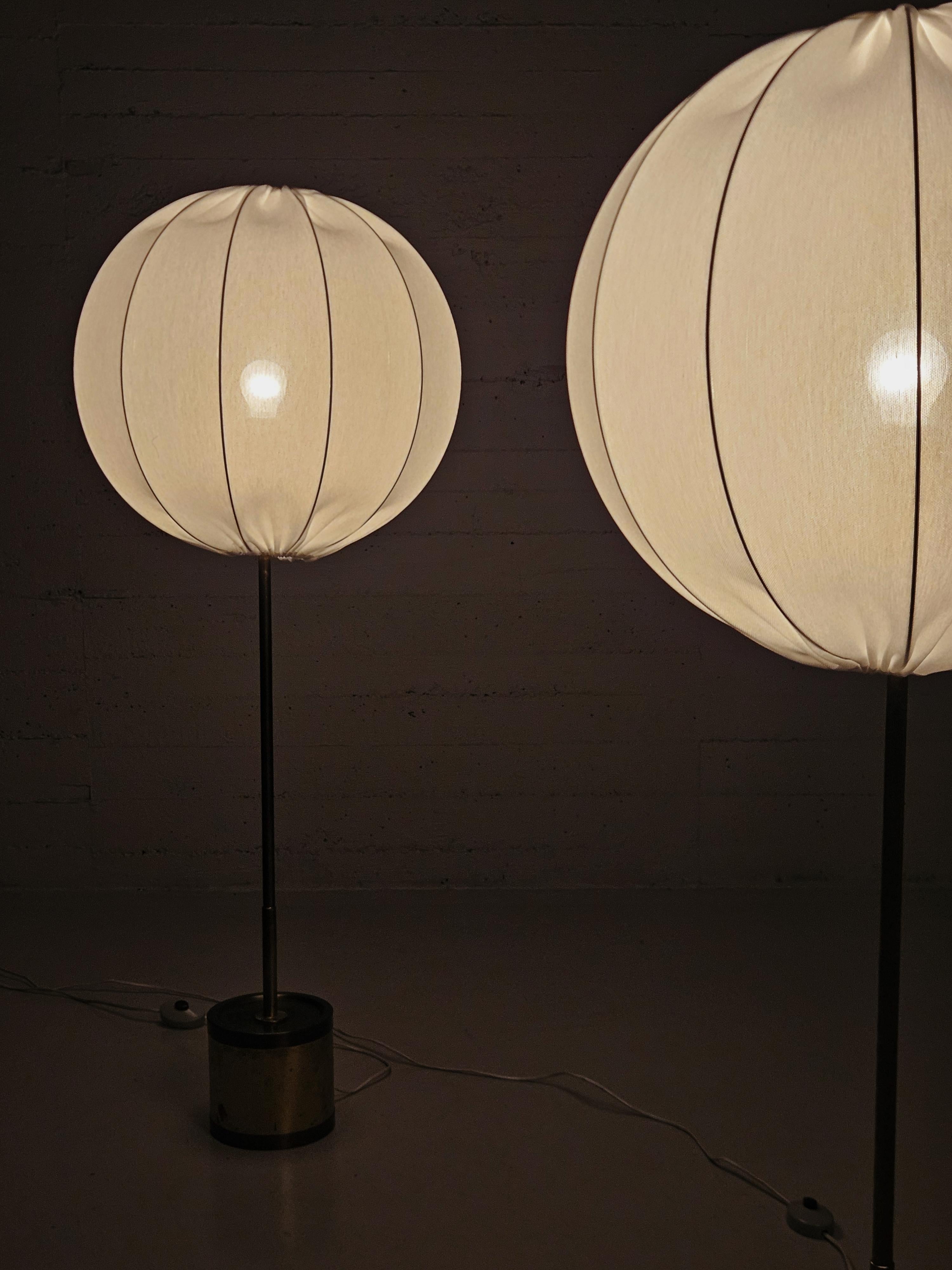 Paire de lampadaires ballon « G123 » de Hans-Agne Jakobsson, Suède, années 1960 Bon état - En vente à Eskilstuna, SE