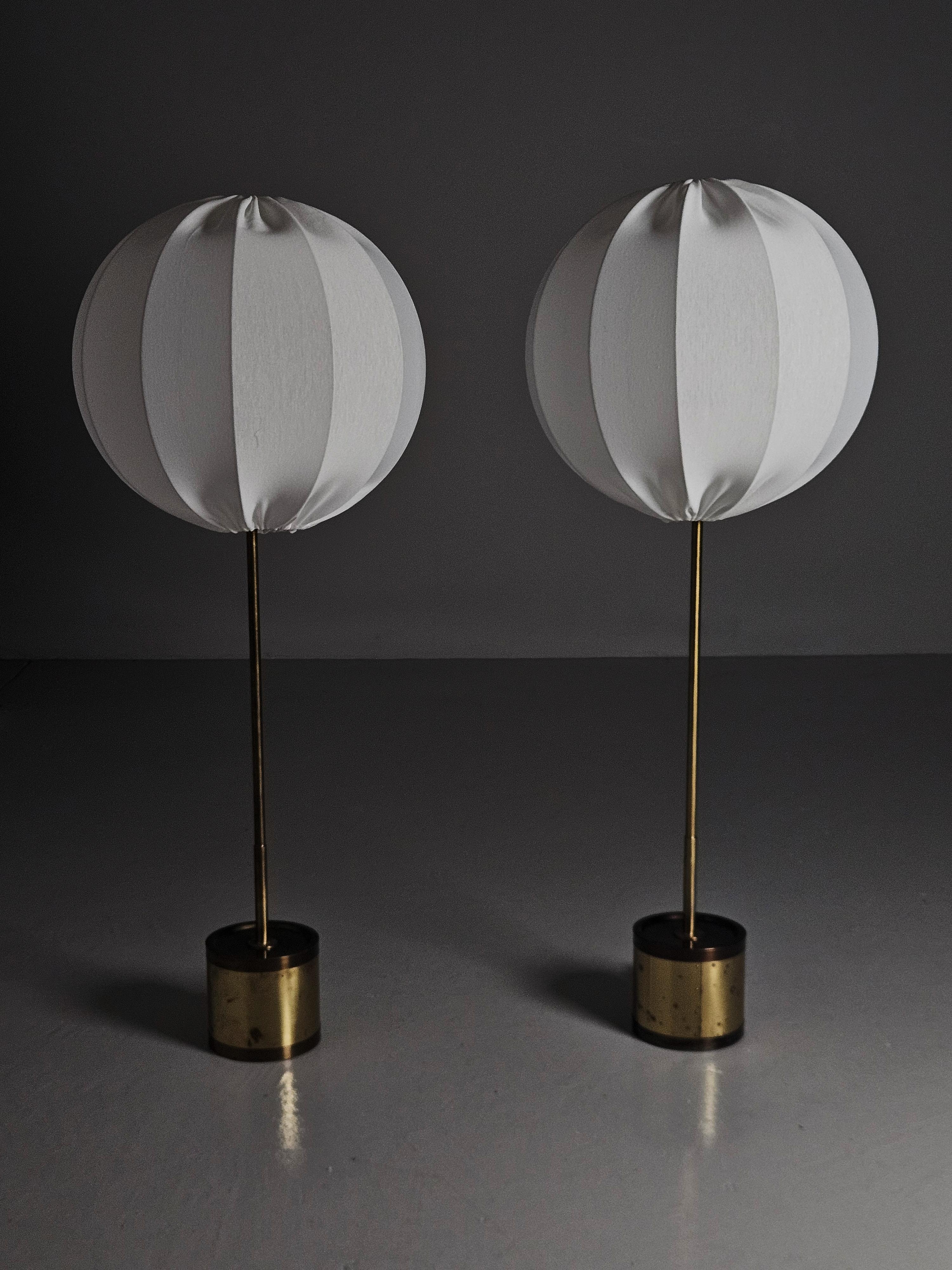 20ième siècle Paire de lampadaires ballon « G123 » de Hans-Agne Jakobsson, Suède, années 1960 en vente