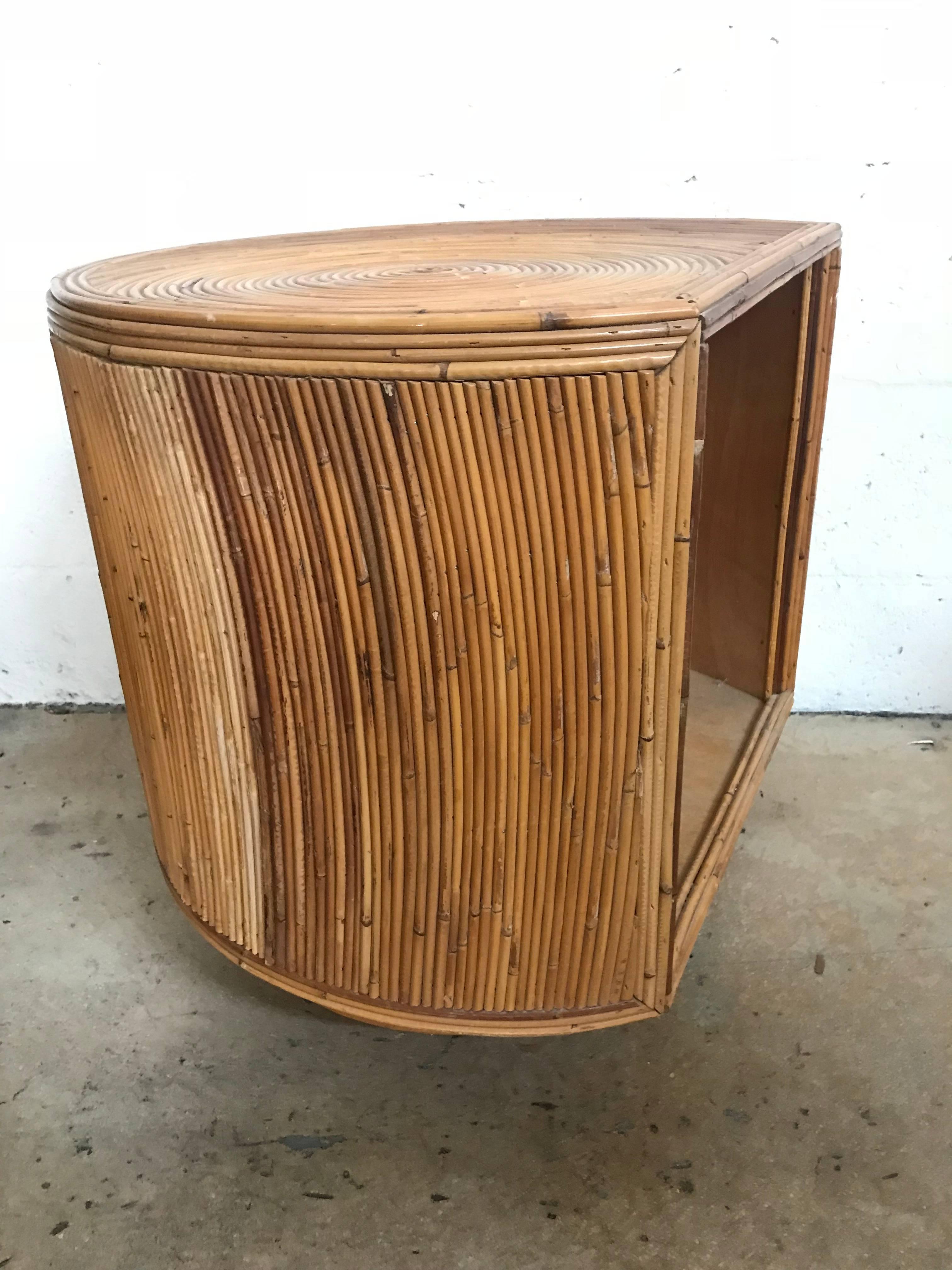 Pair of nightstand, end, or side tables that rotate, revolve, or swivel, rendered in split reed, rattan, bamboo with a beautiful radiating circle motif in the style of Gabriella Crespi.

Nightstands interior height 5 inches from floor.