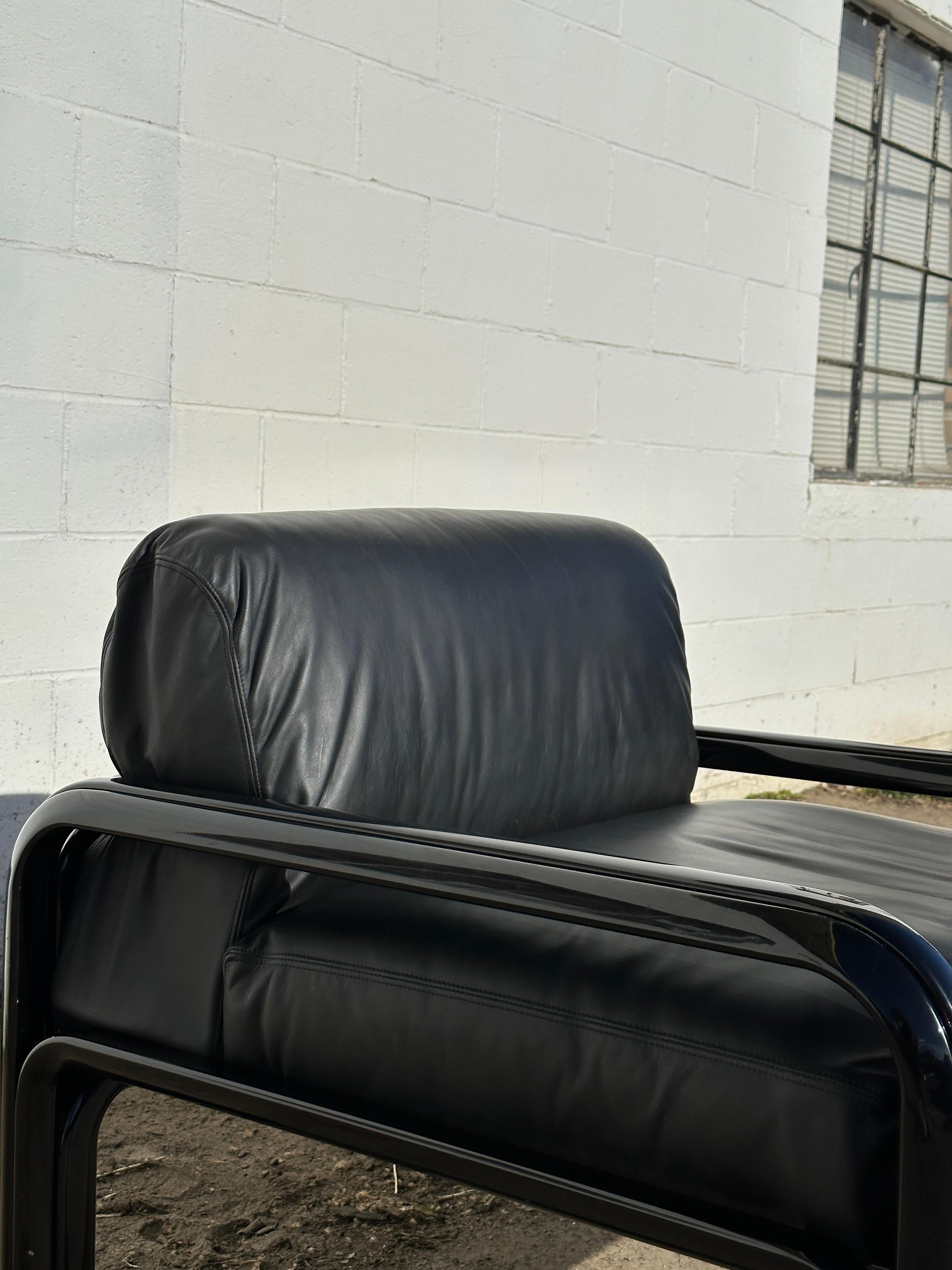 Pair of Gae Aulenti Black Leather Lounge Chairs for Knoll, Marked 7