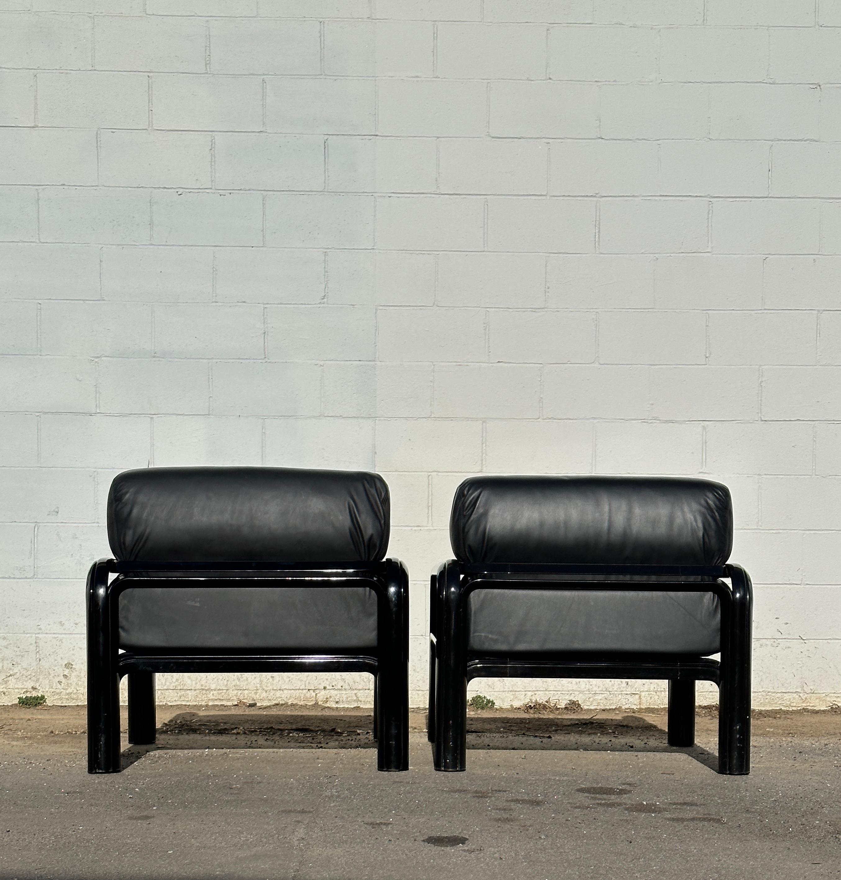 Post-Modern Pair of Gae Aulenti Black Leather Lounge Chairs for Knoll, Marked