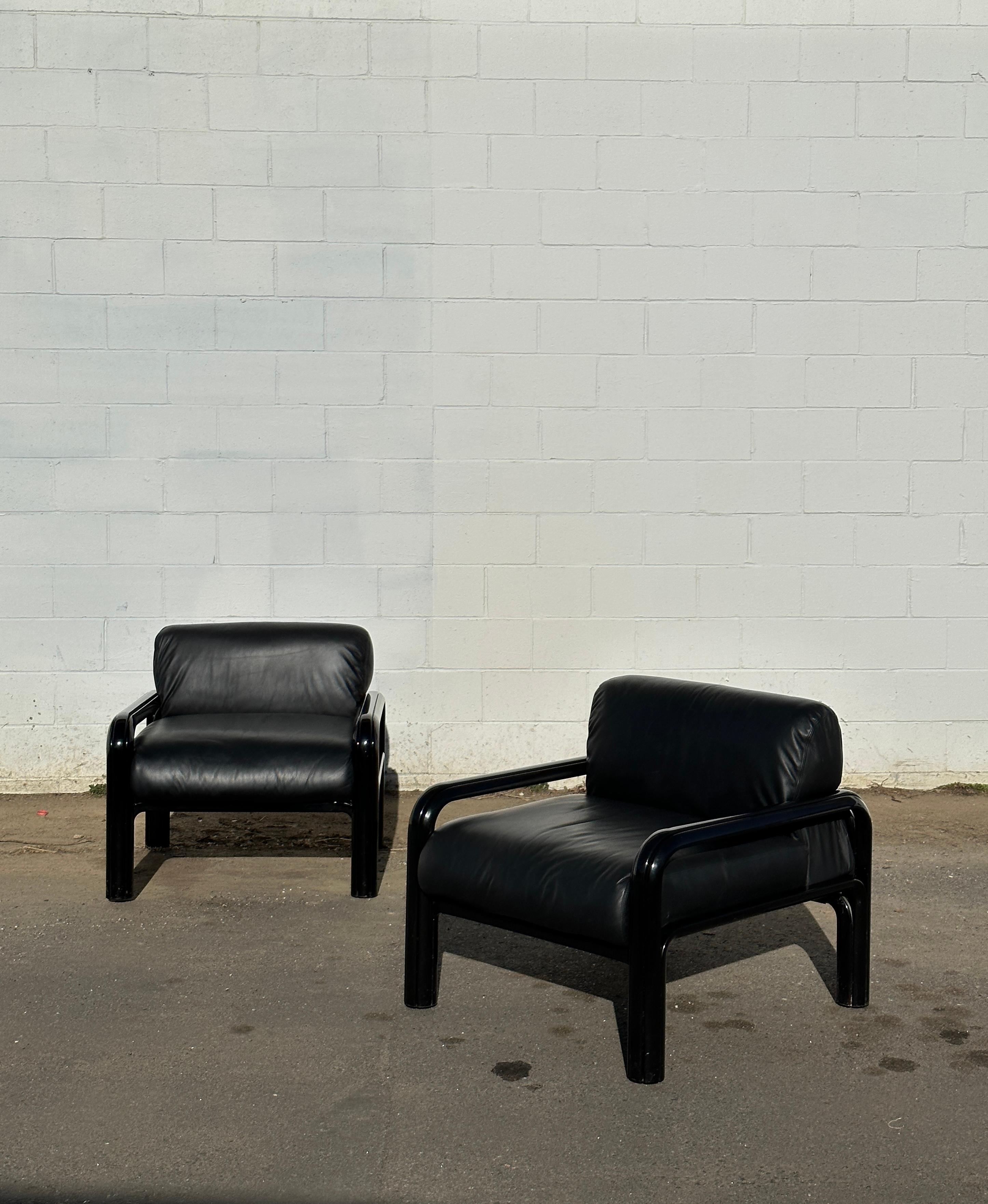 Italian Pair of Gae Aulenti Black Leather Lounge Chairs for Knoll, Marked