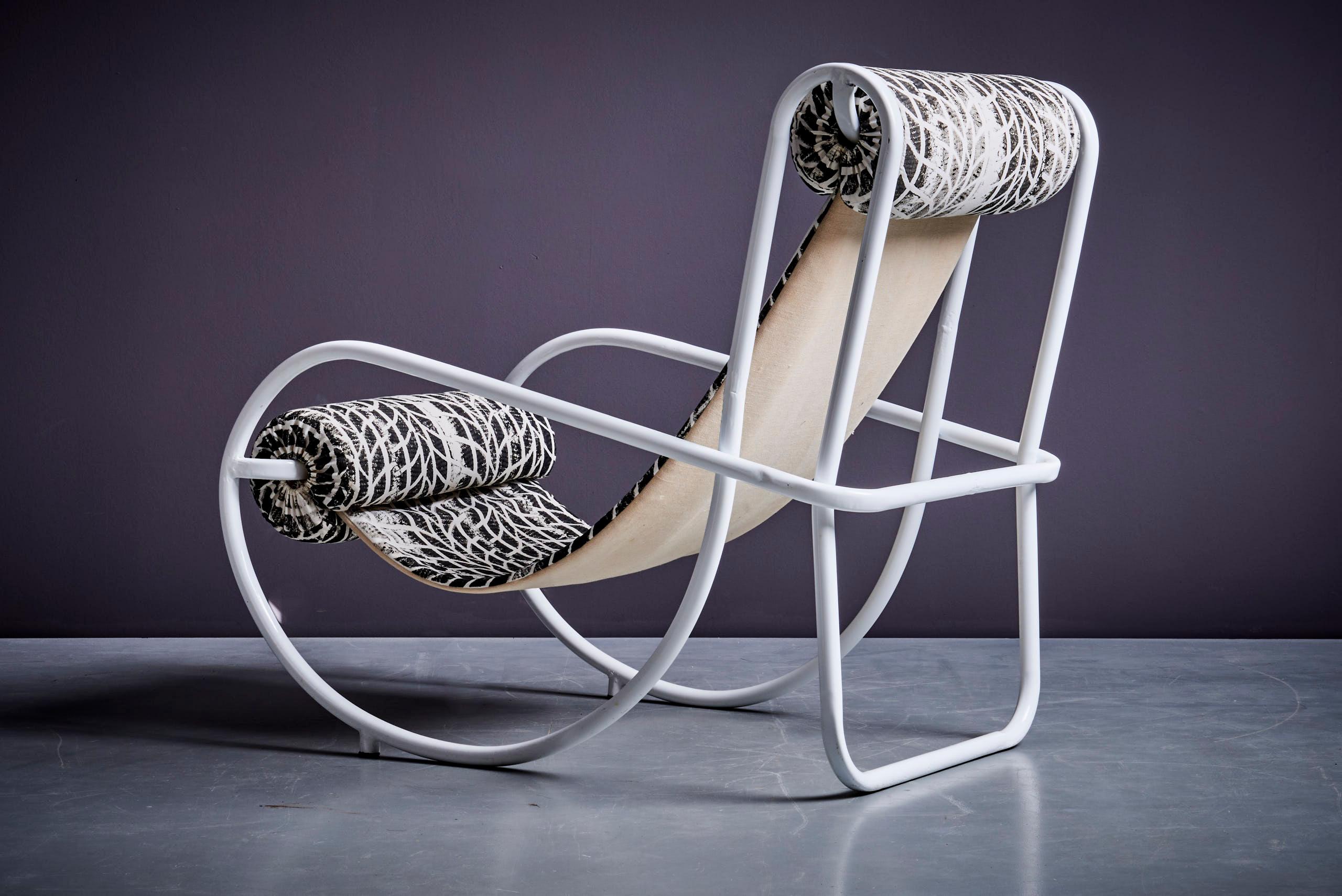 Paire de chaises longues Gae Aulenti Curated by Michael Sailstorfer Bon état - En vente à Berlin, DE