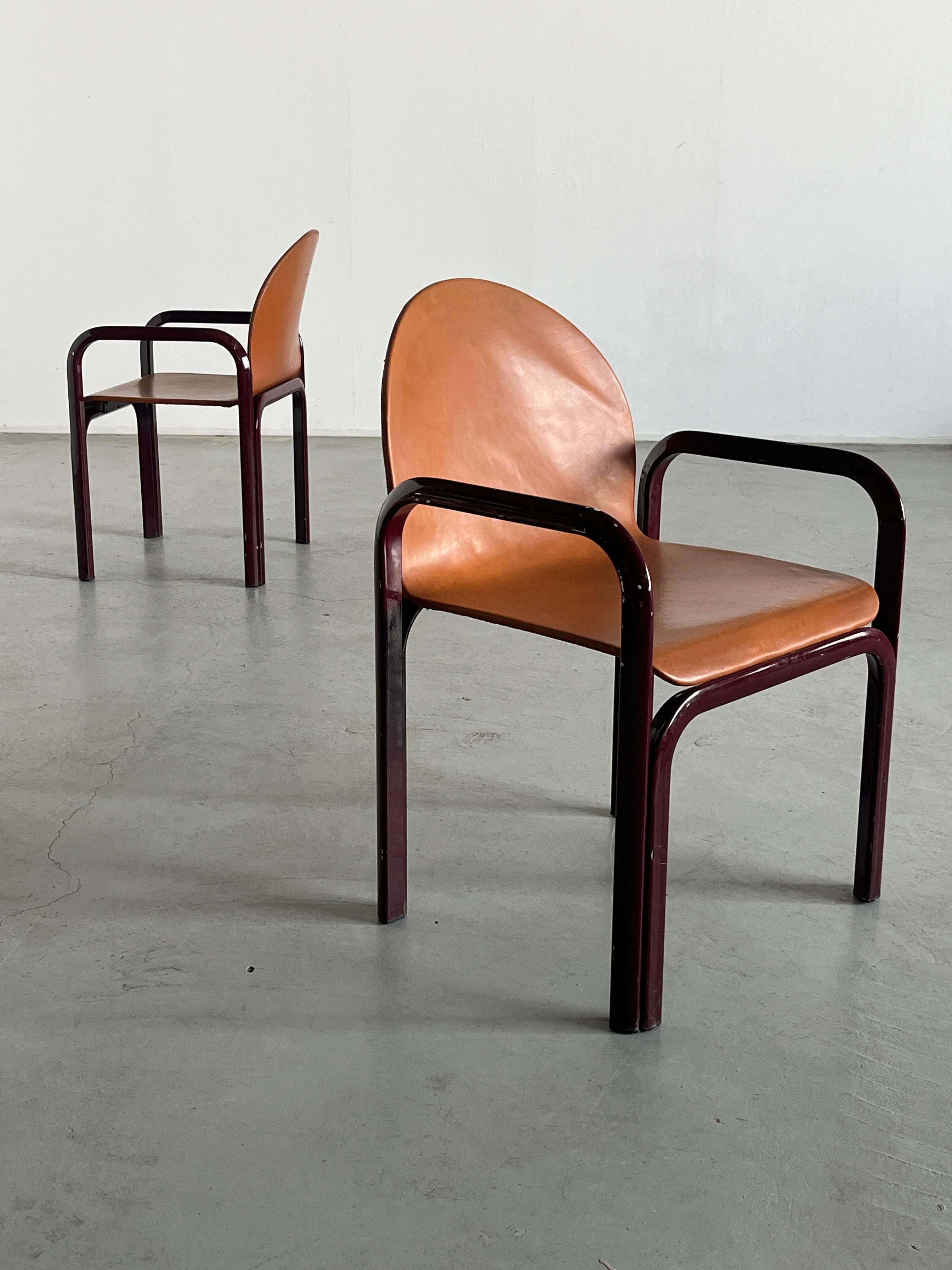 Ein Paar Gae Aulenti 'Orsay' Sessel für Knoll International in Cognac Leder (amerikanisch) im Angebot