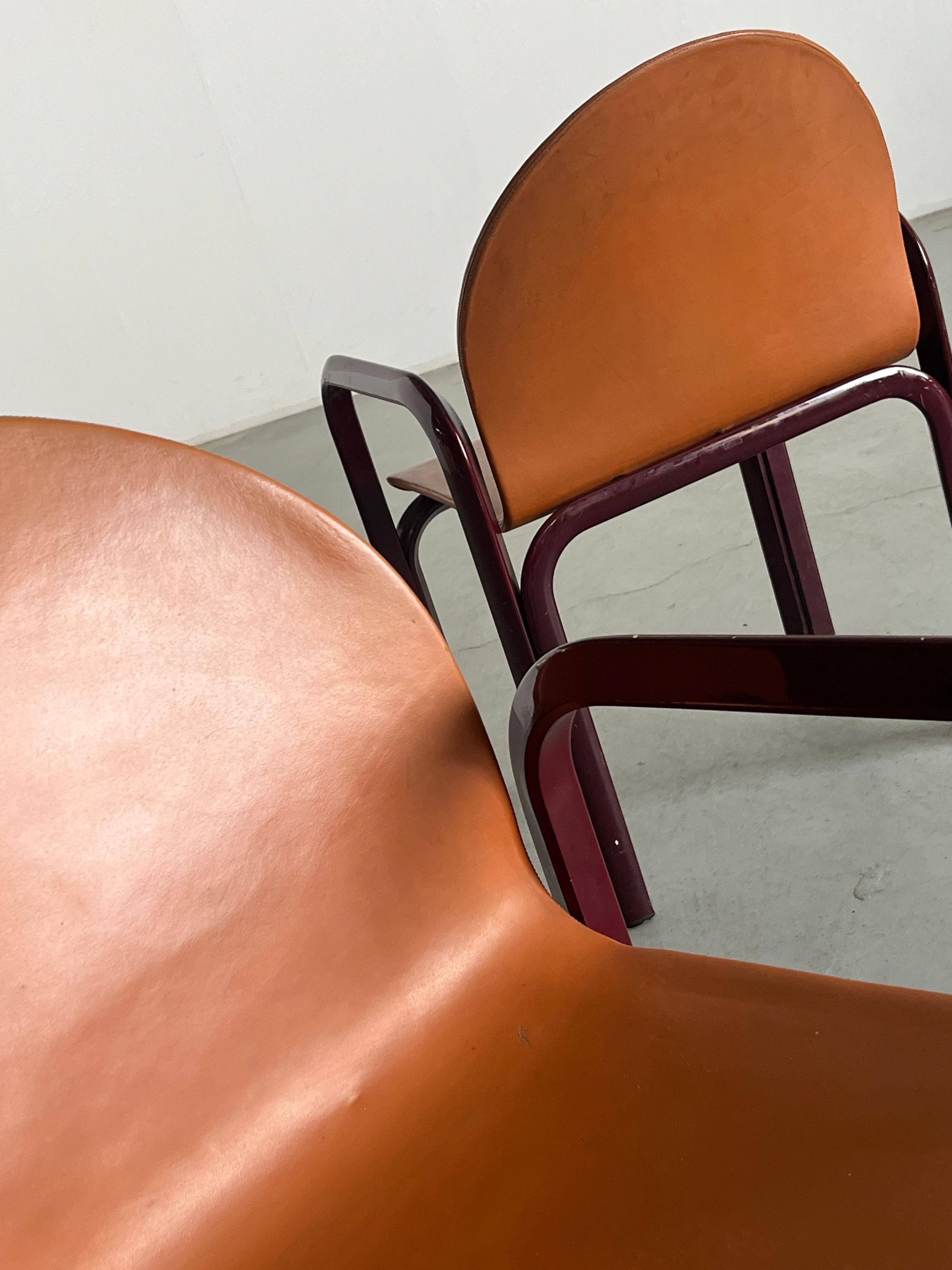 Ein Paar Gae Aulenti 'Orsay' Sessel für Knoll International in Cognac Leder im Angebot 1