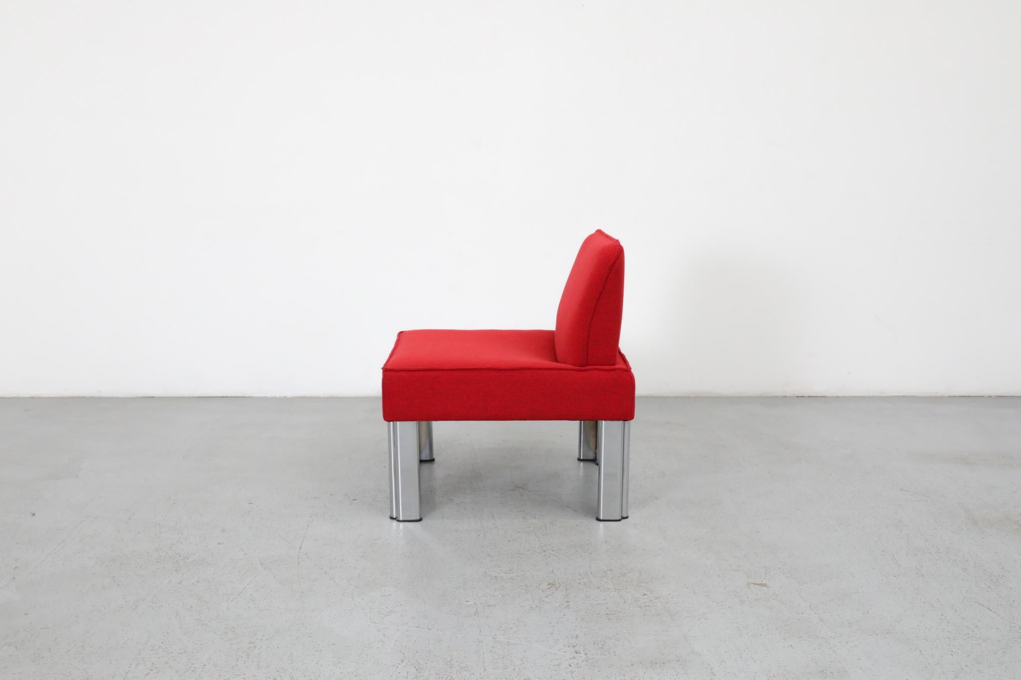 Pareja de sillones de salón sin brazos rojos MOD bajos estilo Gae Aulenti con patas de aluminio en venta 3