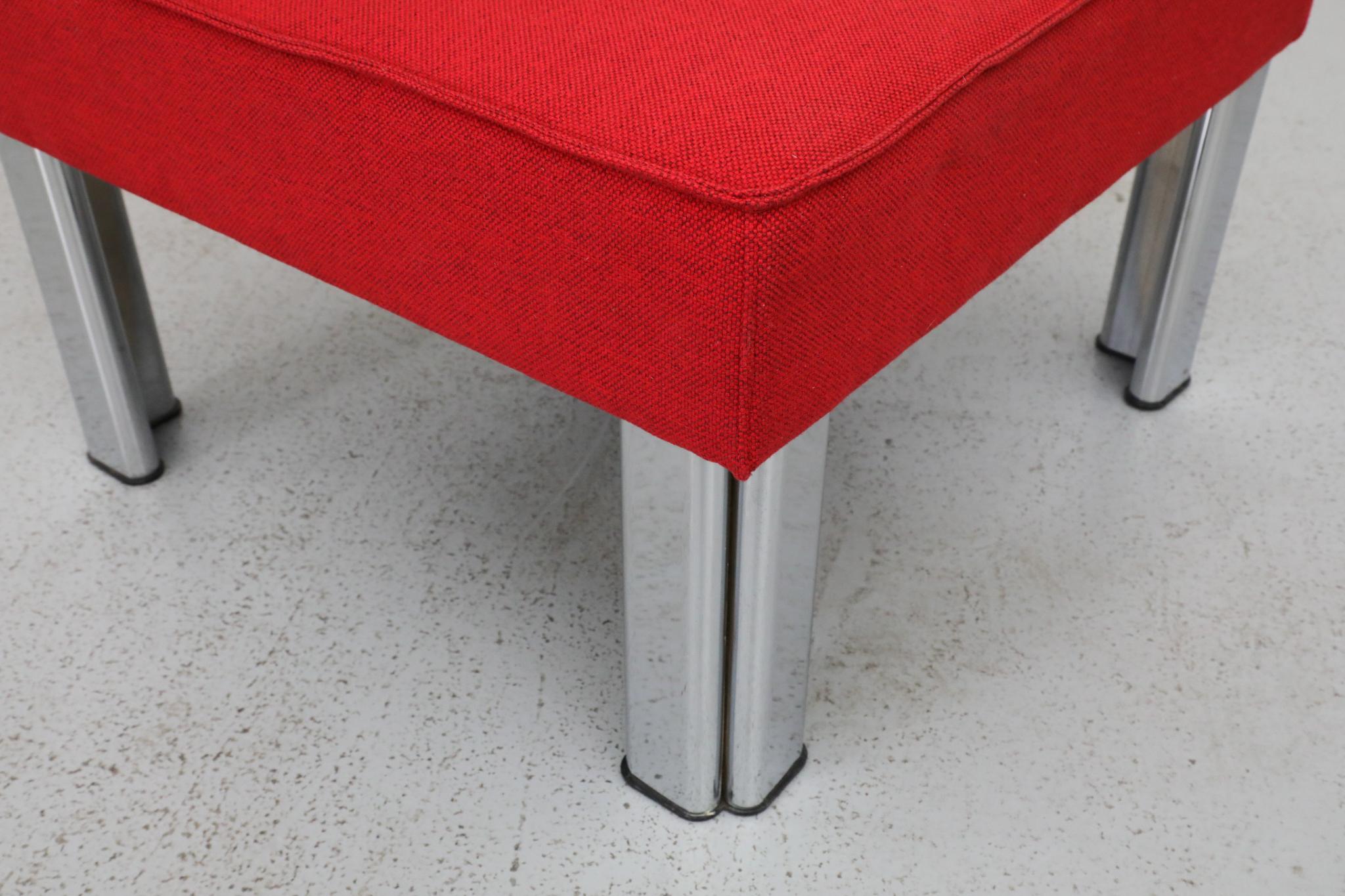 Pareja de sillones de salón sin brazos rojos MOD bajos estilo Gae Aulenti con patas de aluminio en venta 7