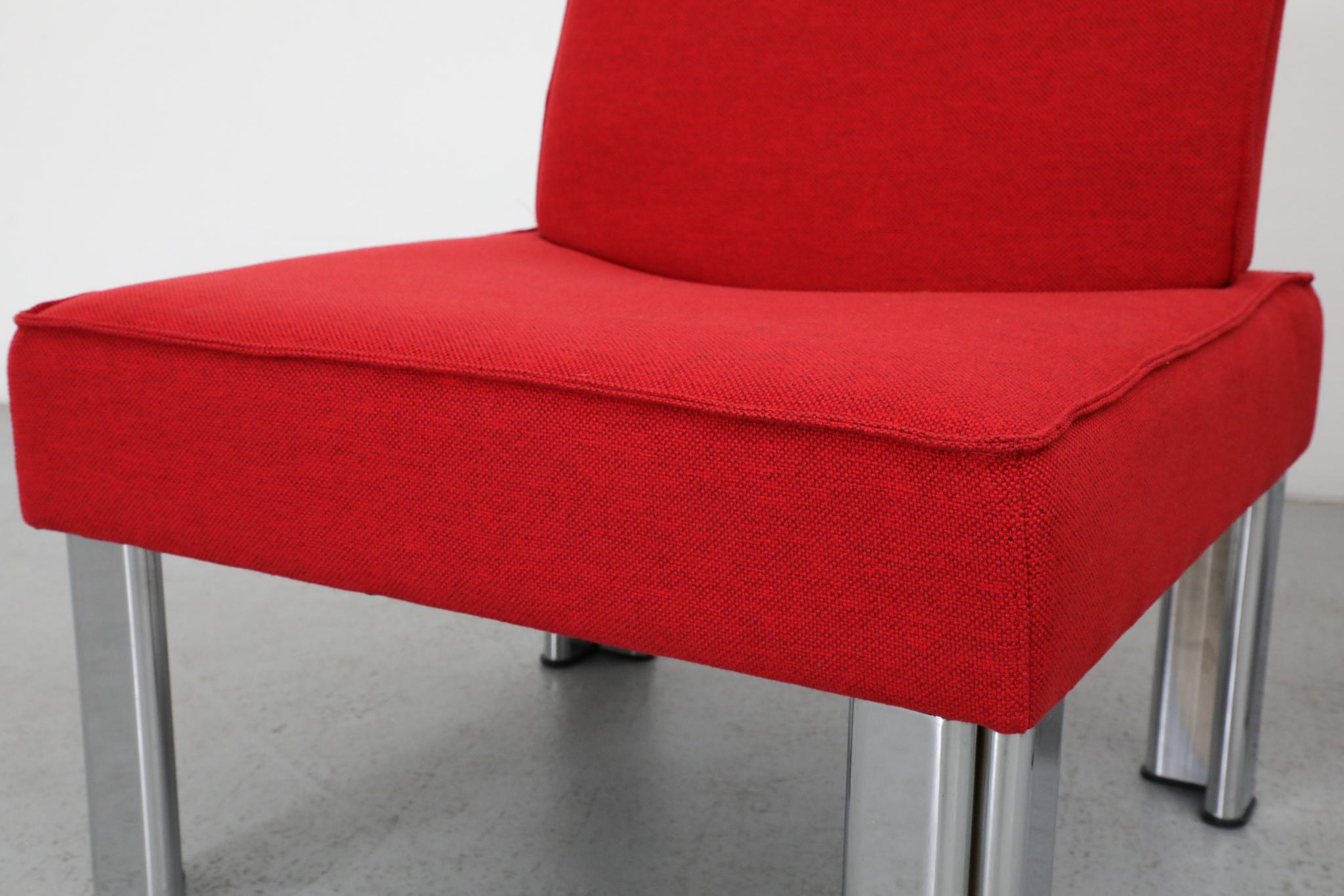 Pareja de sillones de salón sin brazos rojos MOD bajos estilo Gae Aulenti con patas de aluminio en venta 9