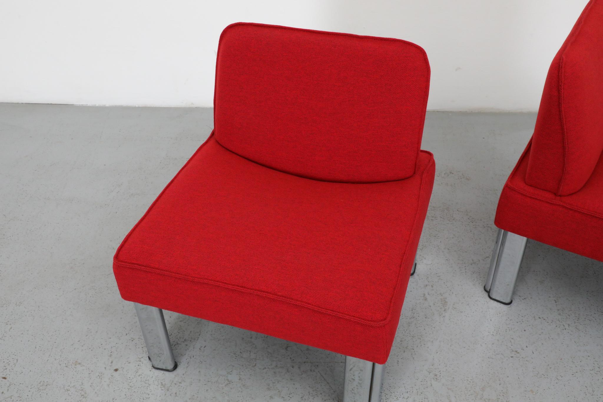 Pareja de sillones de salón sin brazos rojos MOD bajos estilo Gae Aulenti con patas de aluminio en venta 10