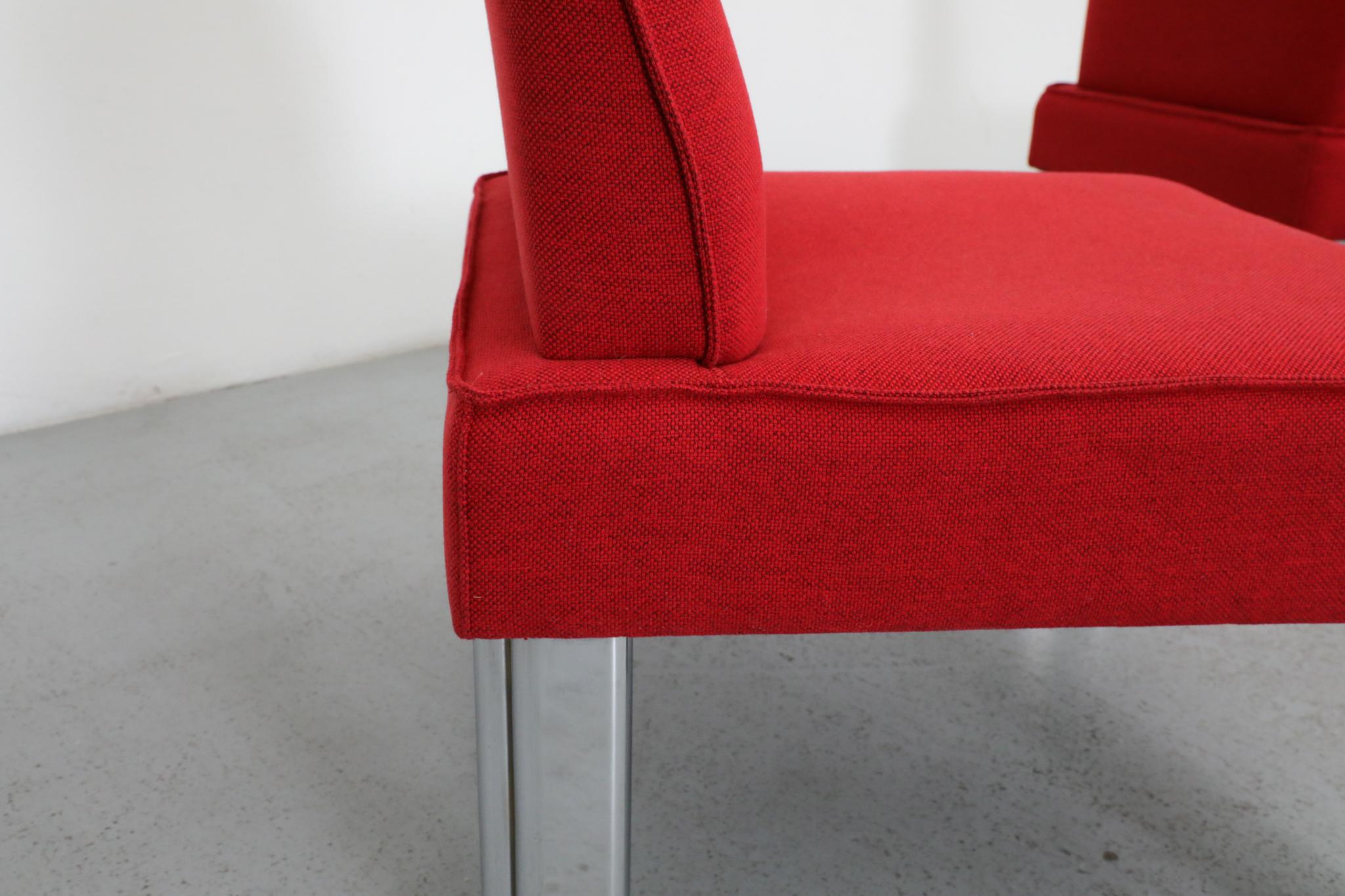 Pareja de sillones de salón sin brazos rojos MOD bajos estilo Gae Aulenti con patas de aluminio en venta 11
