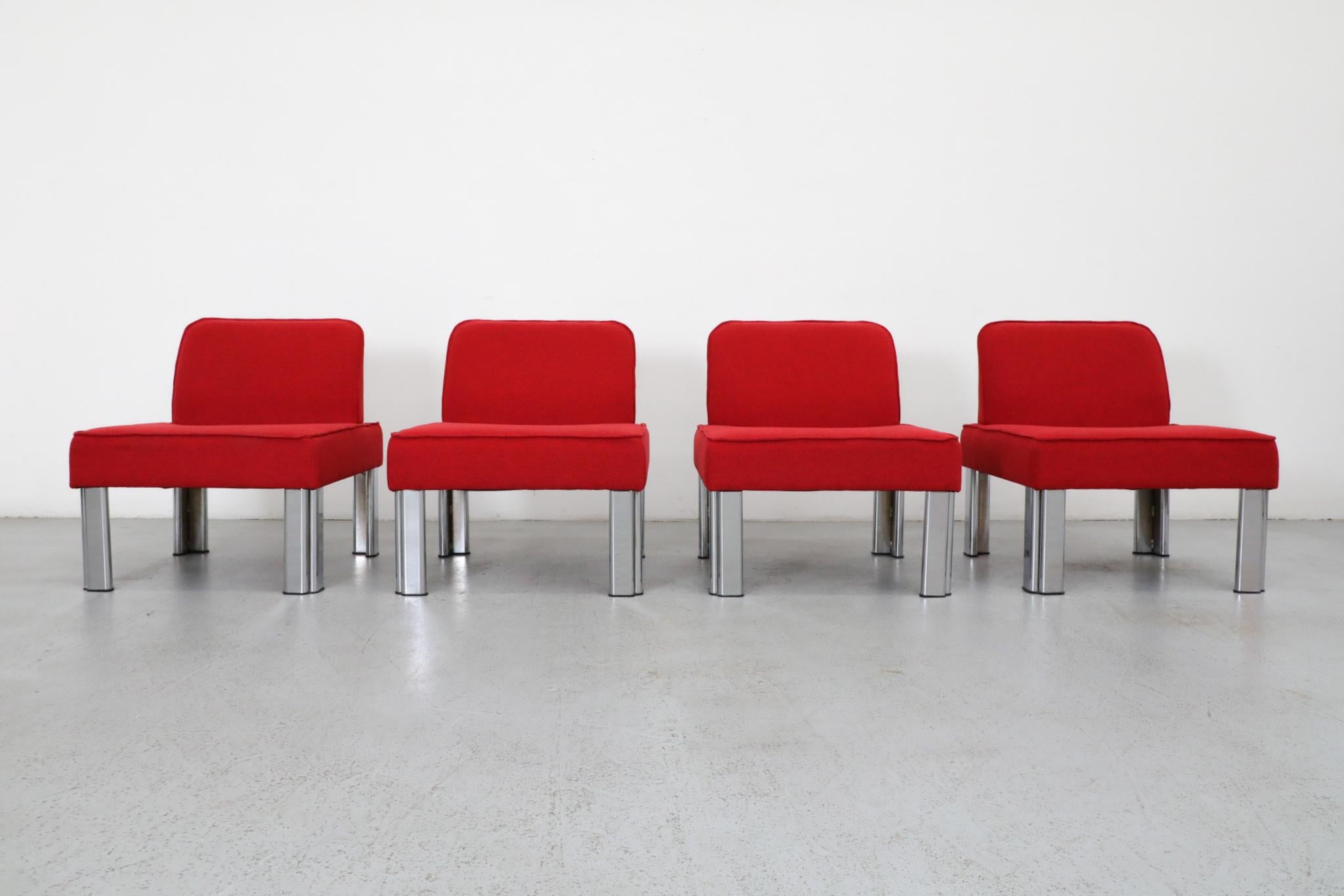 Pareja de sillones de salón sin brazos rojos MOD bajos estilo Gae Aulenti con patas de aluminio Moderno de mediados de siglo en venta