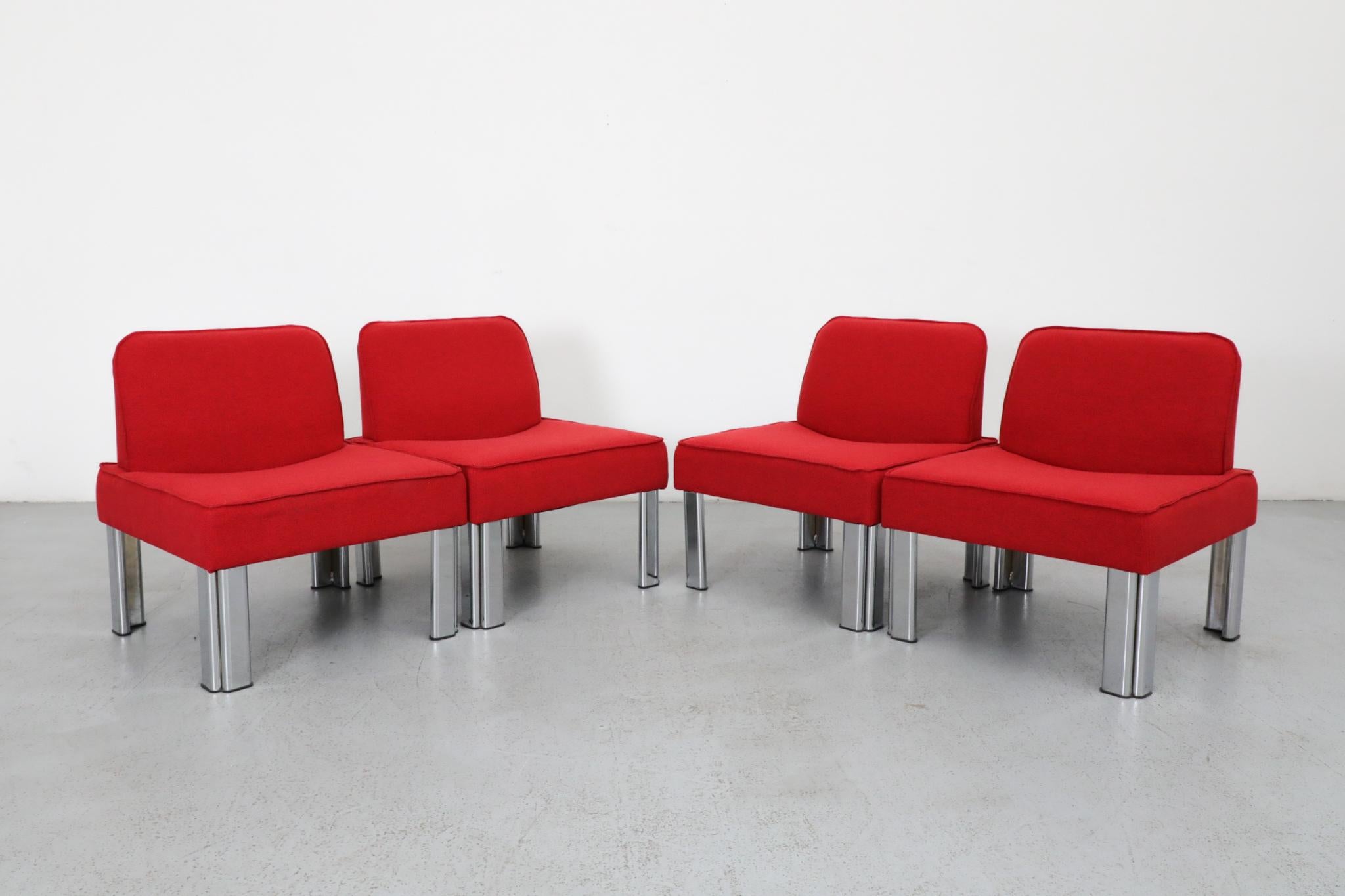 Pareja de sillones de salón sin brazos rojos MOD bajos estilo Gae Aulenti con patas de aluminio en Bueno estado para la venta en Los Angeles, CA