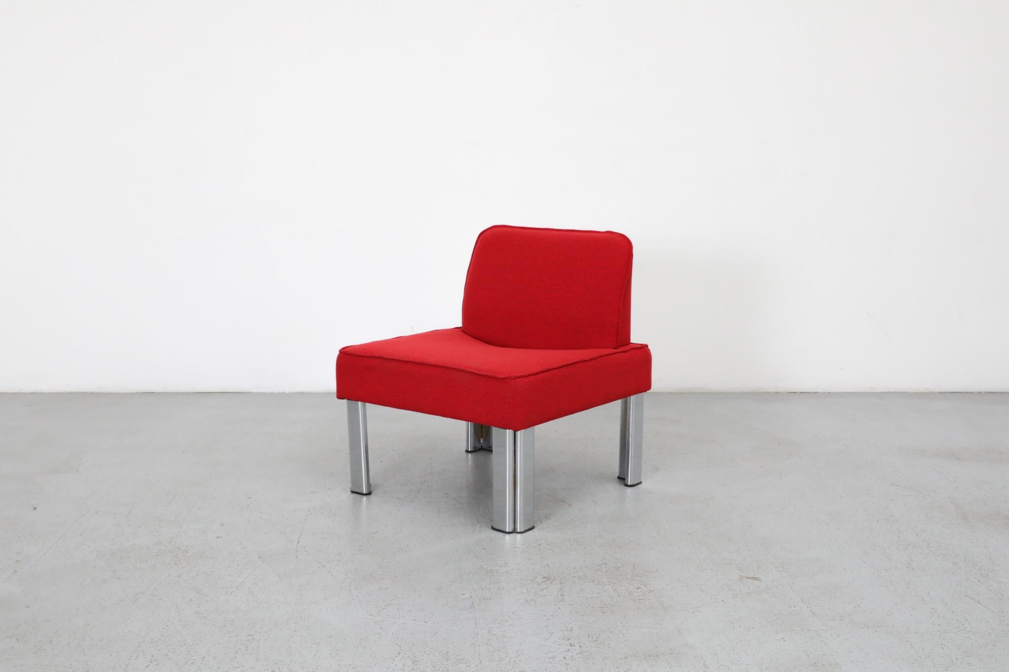 Pareja de sillones de salón sin brazos rojos MOD bajos estilo Gae Aulenti con patas de aluminio en venta 2