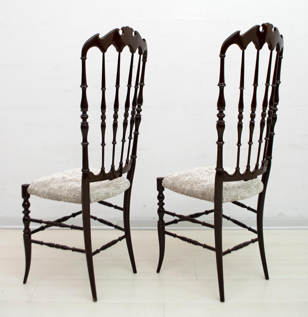 Velvet Pair of Gaetano Descalzi Midcentury Italian Chiavari High Back Chairs, 1950s For Sale