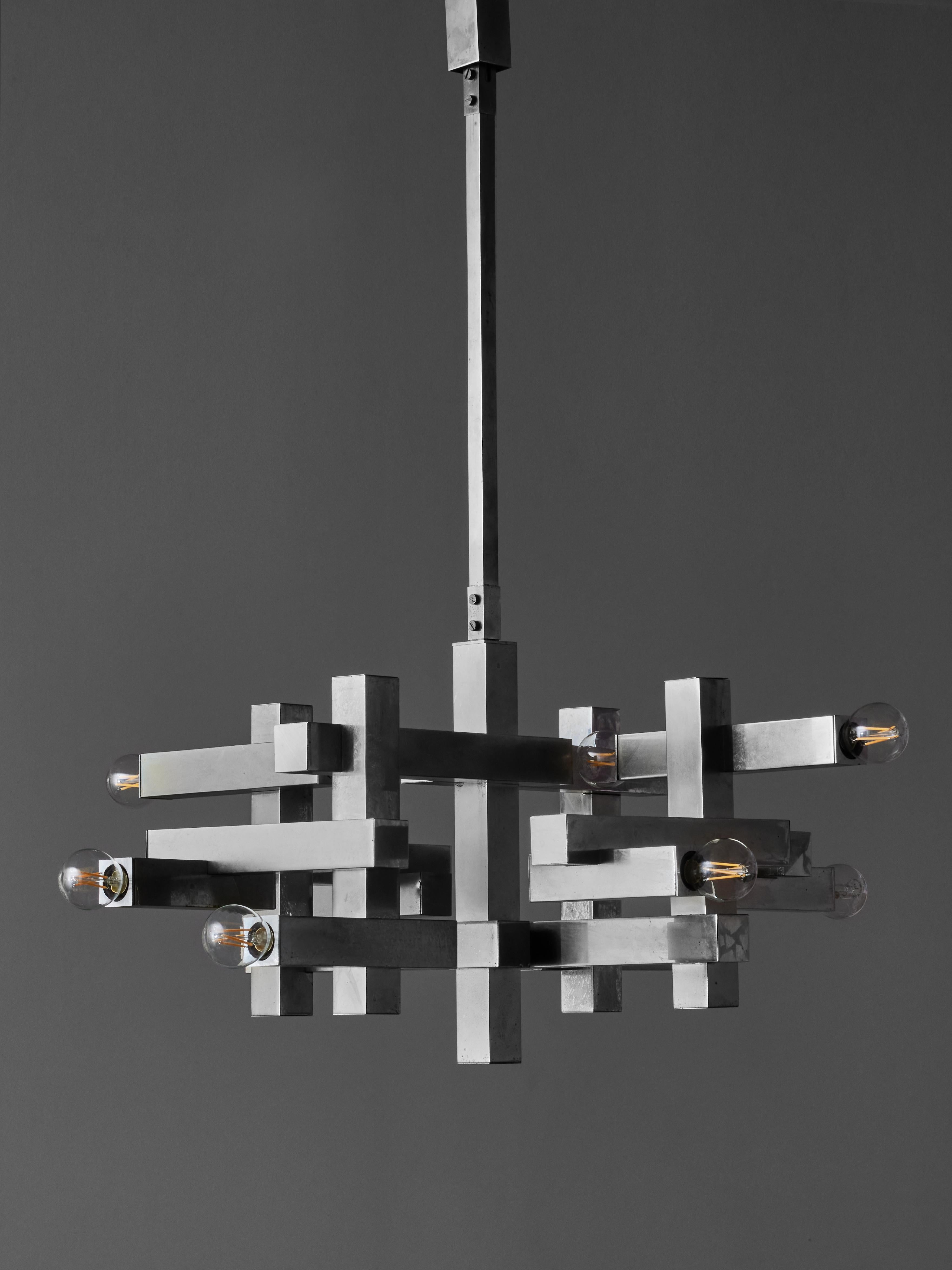 Pair of small cubist chandelier by Gaetano Sciolari made of square tubes geometrically assembled from which come out ten sources of light.

 

Angelo Gaetano Sciolari

Angelo Gaetano Sciolari (1927-1994) was the owner of Sciolari Lighting and