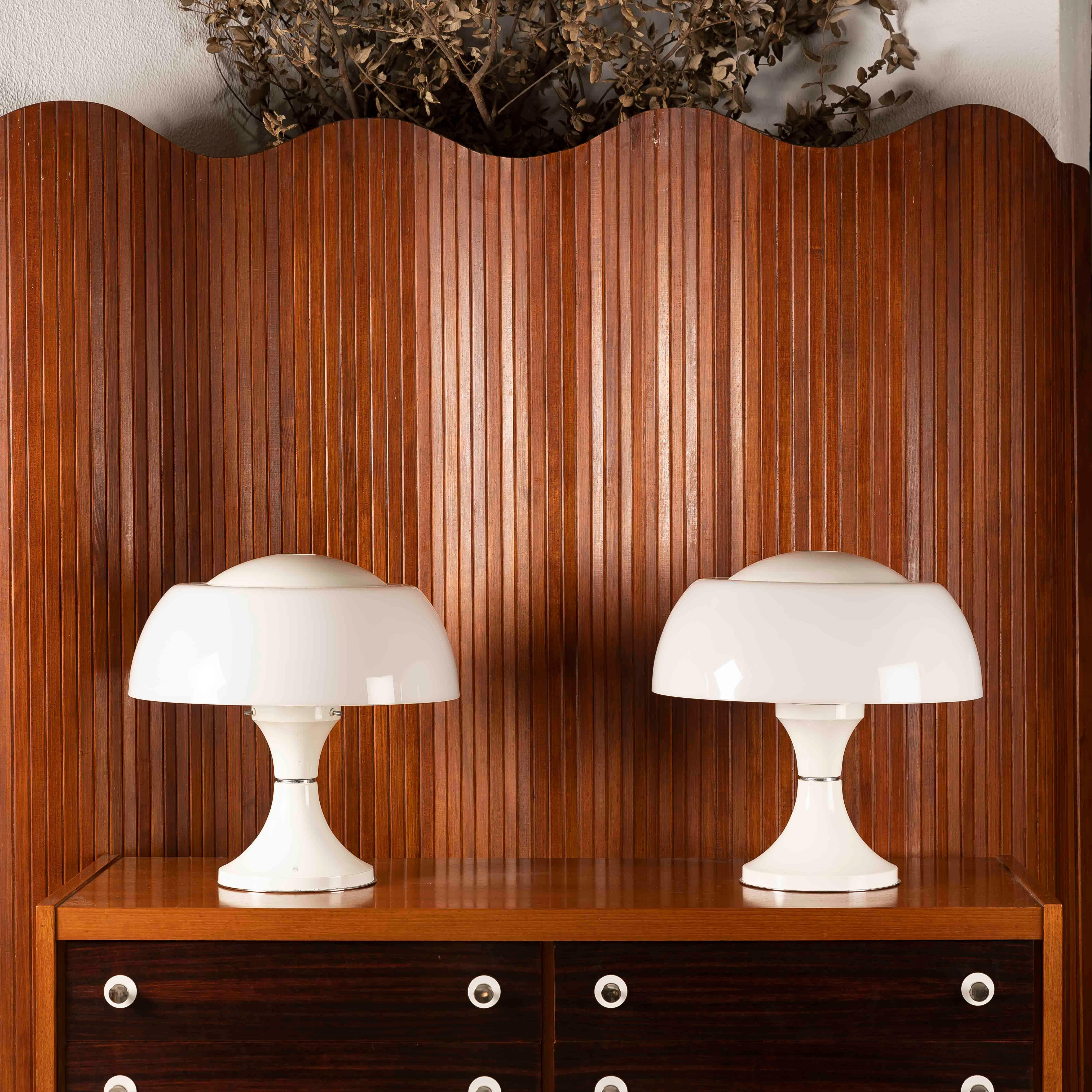 Das Vintage-Lampenpaar von Gaetano Sciolari HOME für Ecolight stellt eine perfekte Verschmelzung von italienischem Luxus, moderner Ästhetik aus der Mitte des Jahrhunderts und meisterhafter Handwerkskunst dar. Entworfen von Gaetano Sciolari, einem