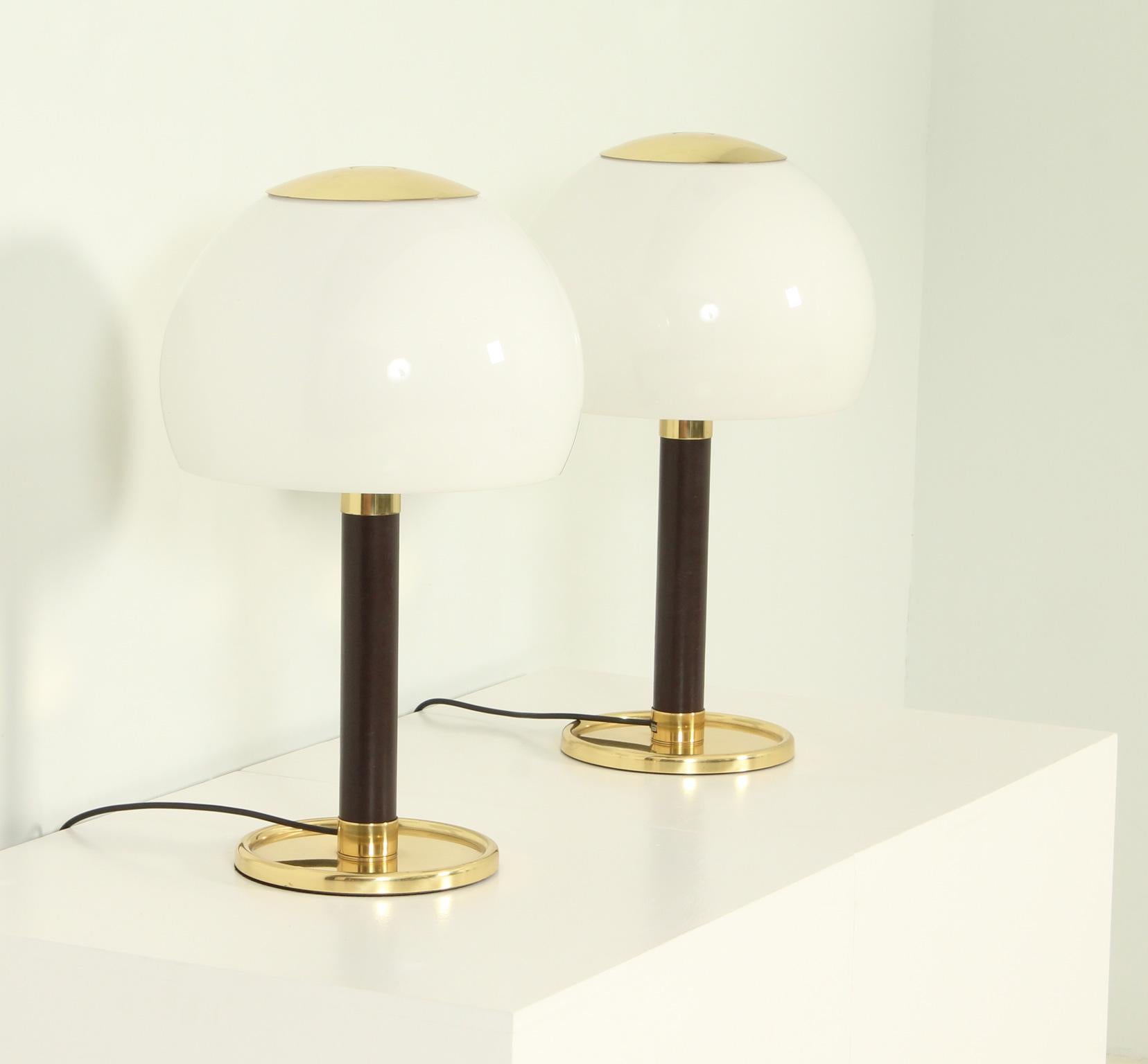 Pair of table lamps designed in 1970's by the italian designer Gaetano Scolari for the spanish company Metalarte. Opal methacrylate diffuser, leather stem and brass. Signed and documented.