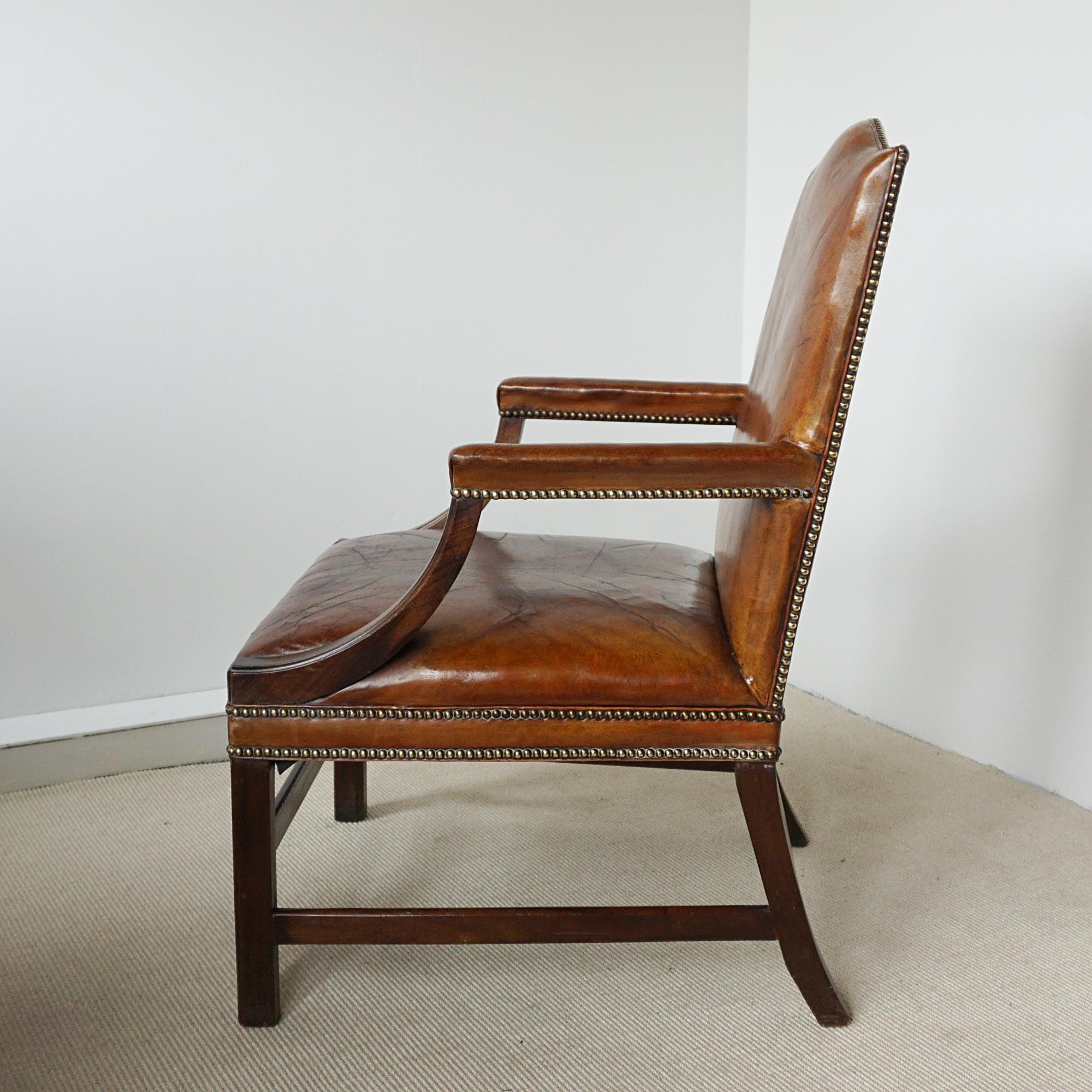 Paire de fauteuils de la bibliothèque de Gainsborough anglais, vers 1890 en vente 4