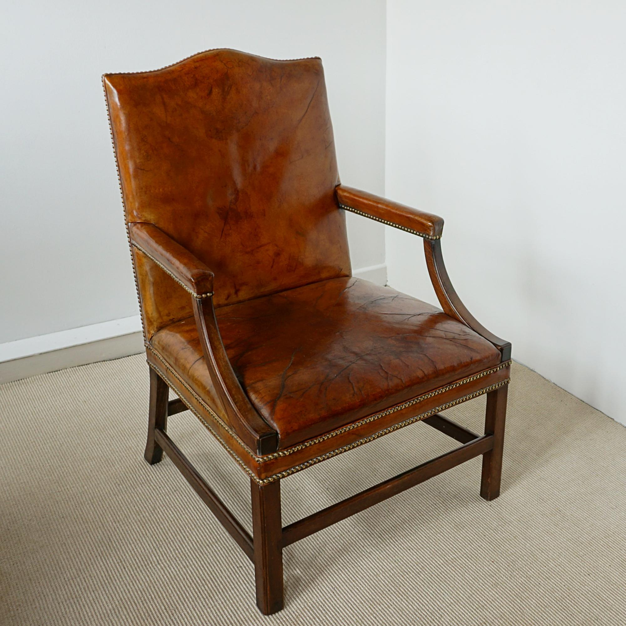Cuir Paire de fauteuils de la bibliothèque de Gainsborough anglais, vers 1890 en vente
