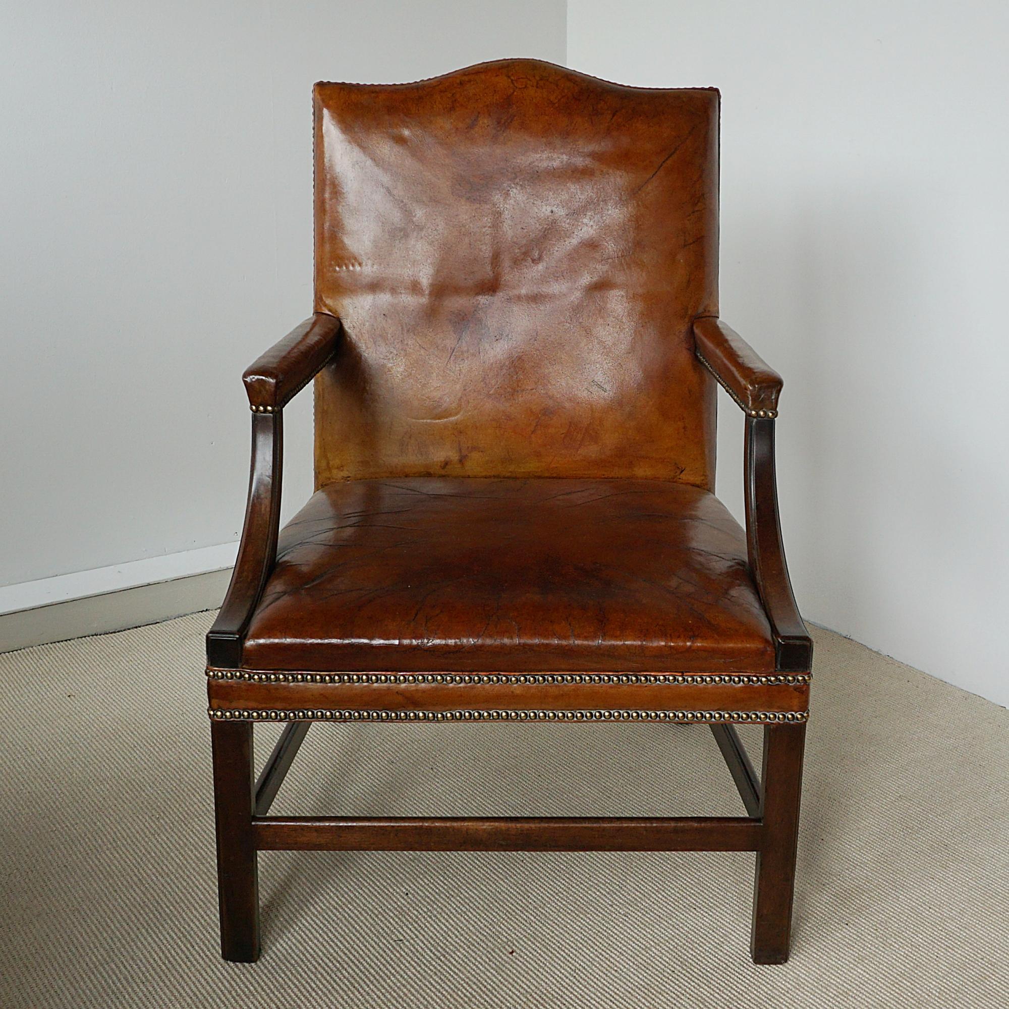 Paire de fauteuils de la bibliothèque de Gainsborough anglais, vers 1890 en vente 1