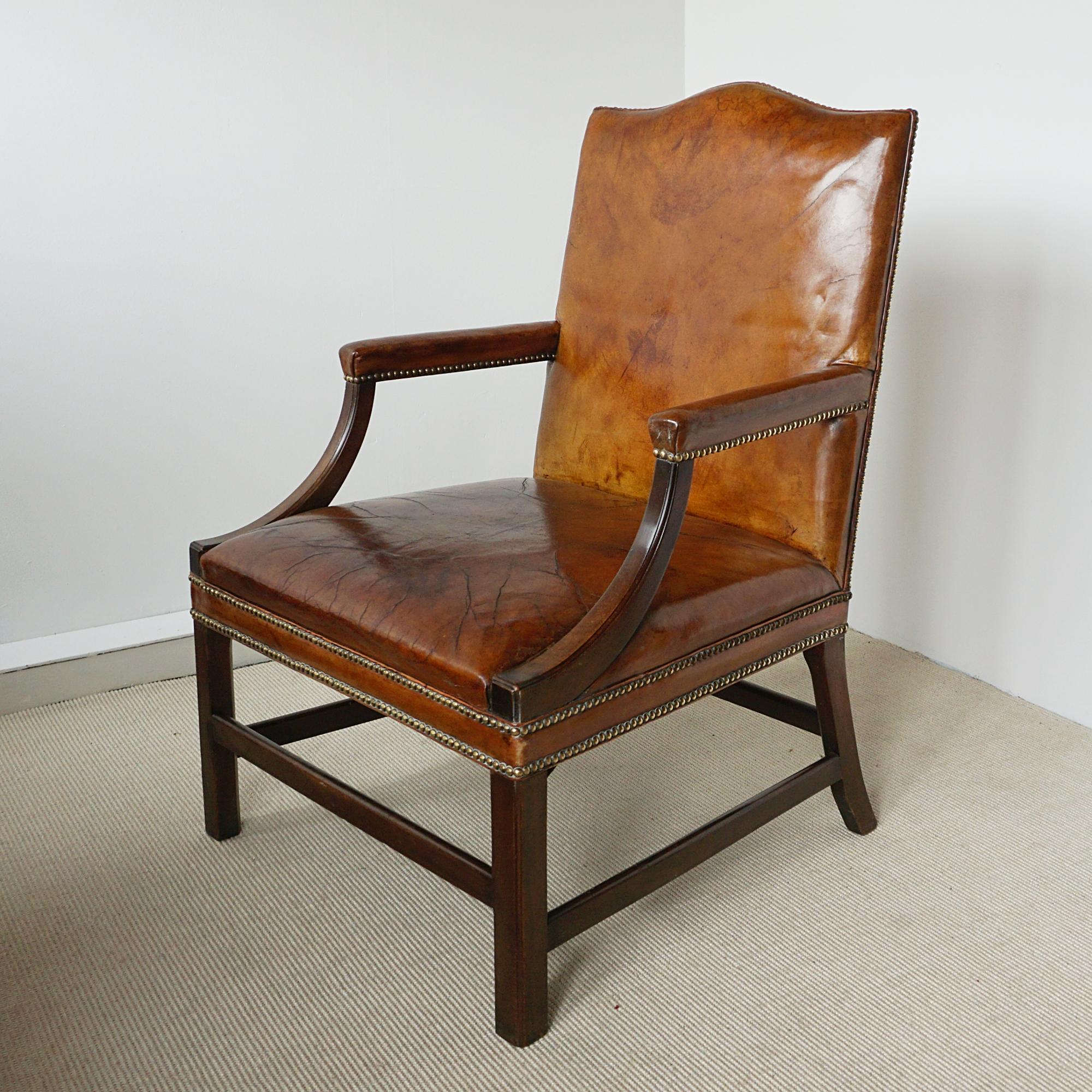 Paire de fauteuils de la bibliothèque de Gainsborough anglais, vers 1890 en vente 3