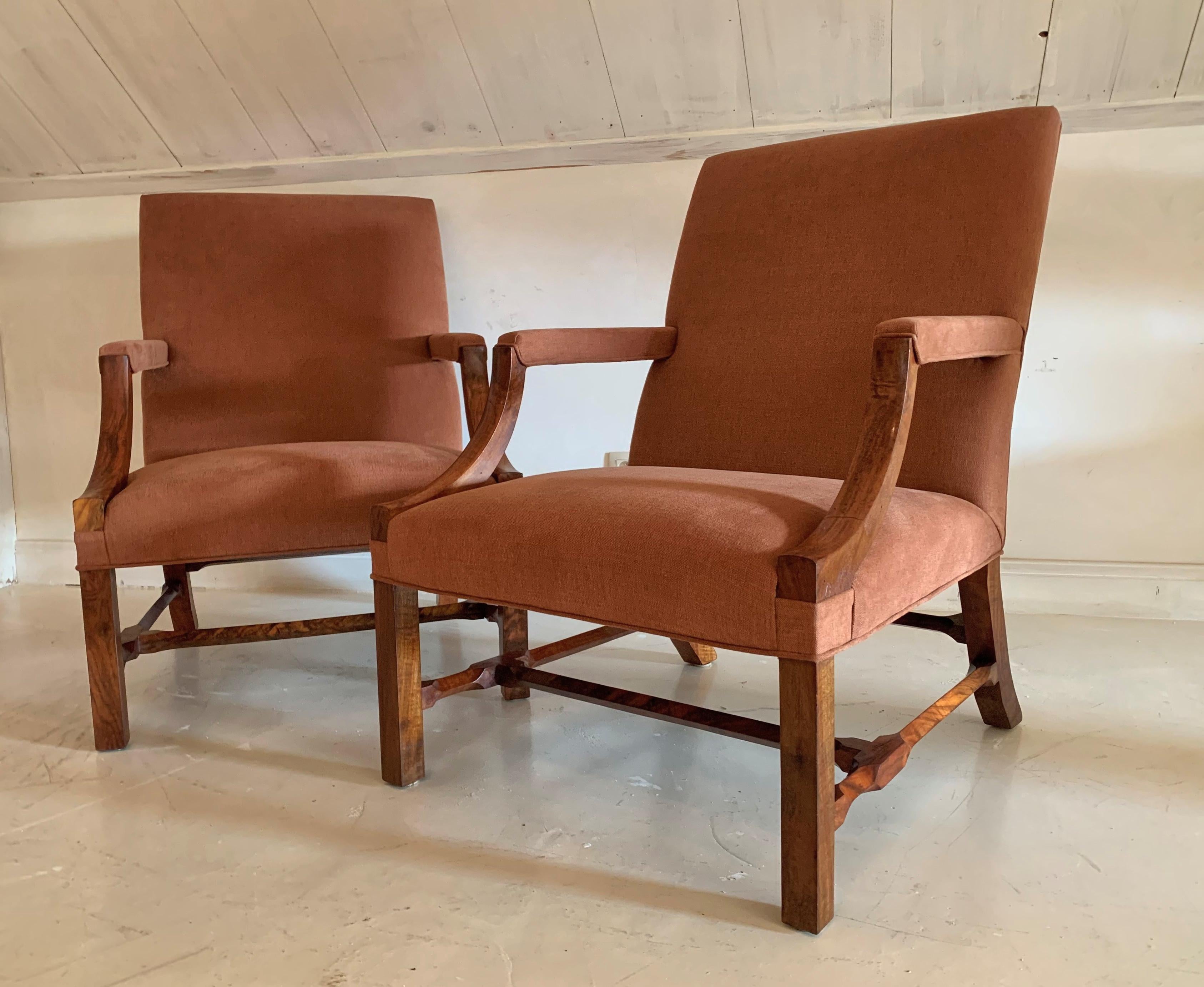 As we found a small but amazing batch of root walnut we decided to make a pair of chairs suitable for this rare woodspecies. Our choice of style was a classic high quality Gainsborough style lounge chair model. We complemented this with hand cut