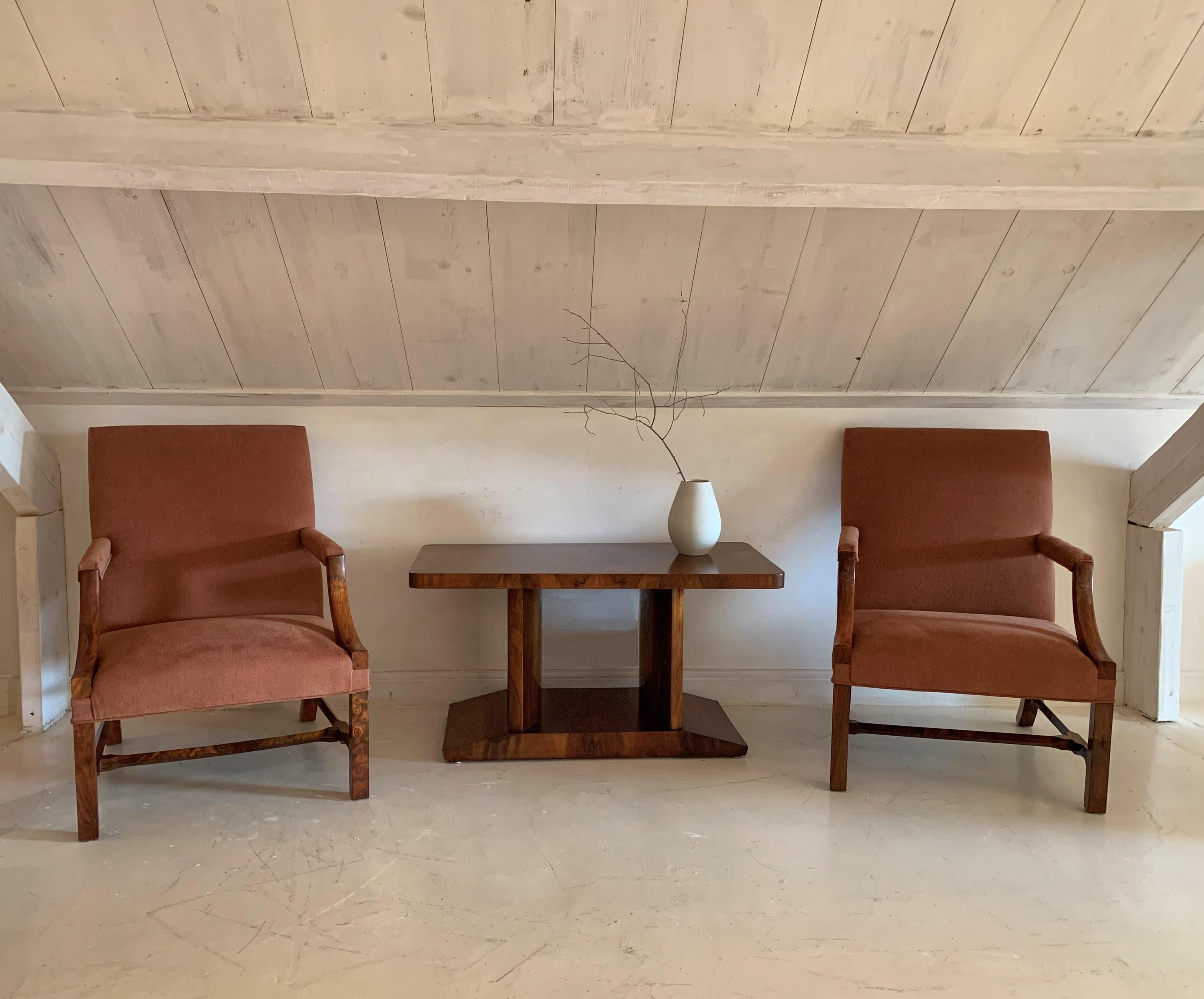 Hand-Crafted Pair of Gainsborough Style Lounge Chairs For Sale