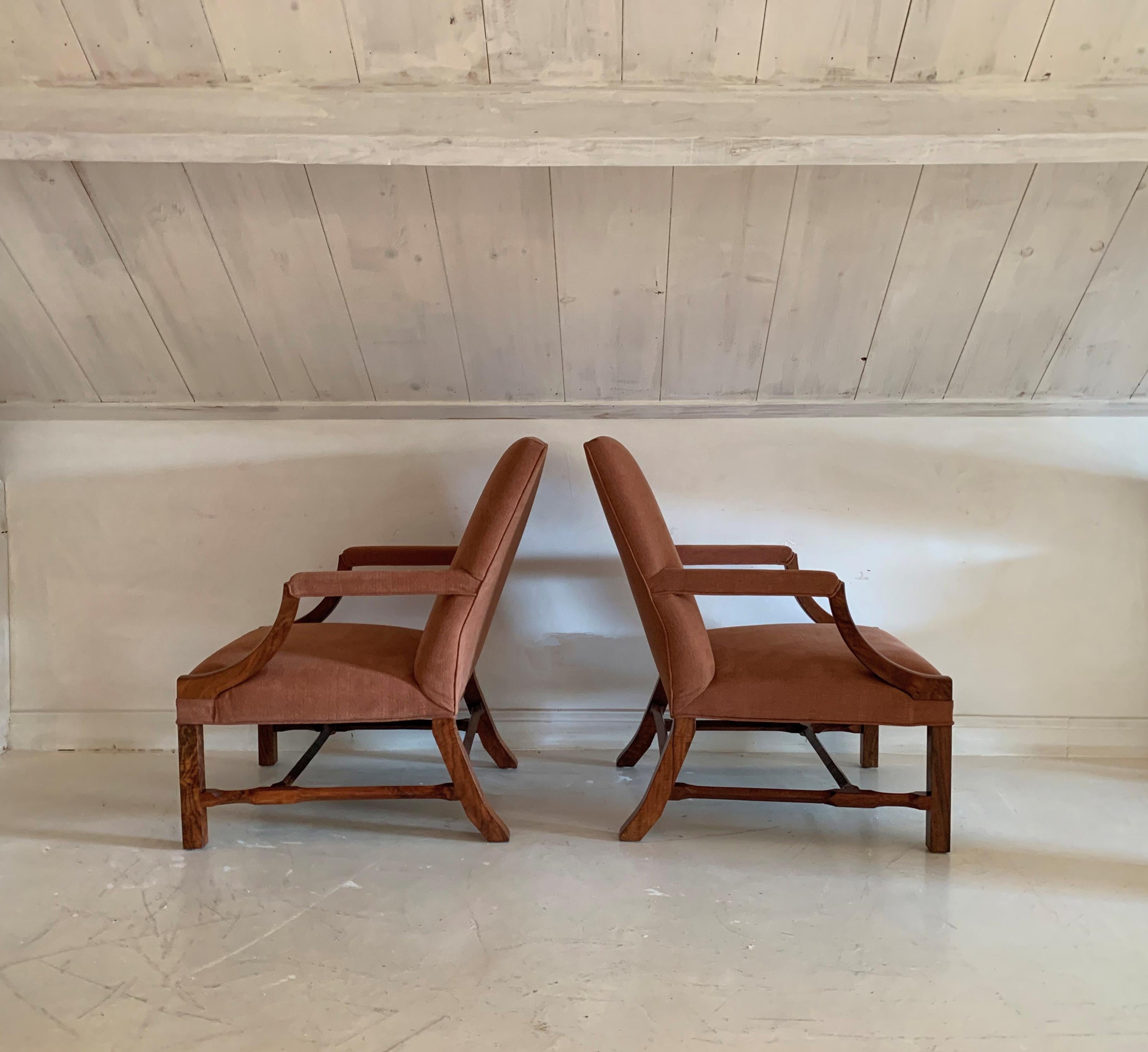Pair of Gainsborough Style Lounge Chairs In Excellent Condition For Sale In Vosselaar, BE