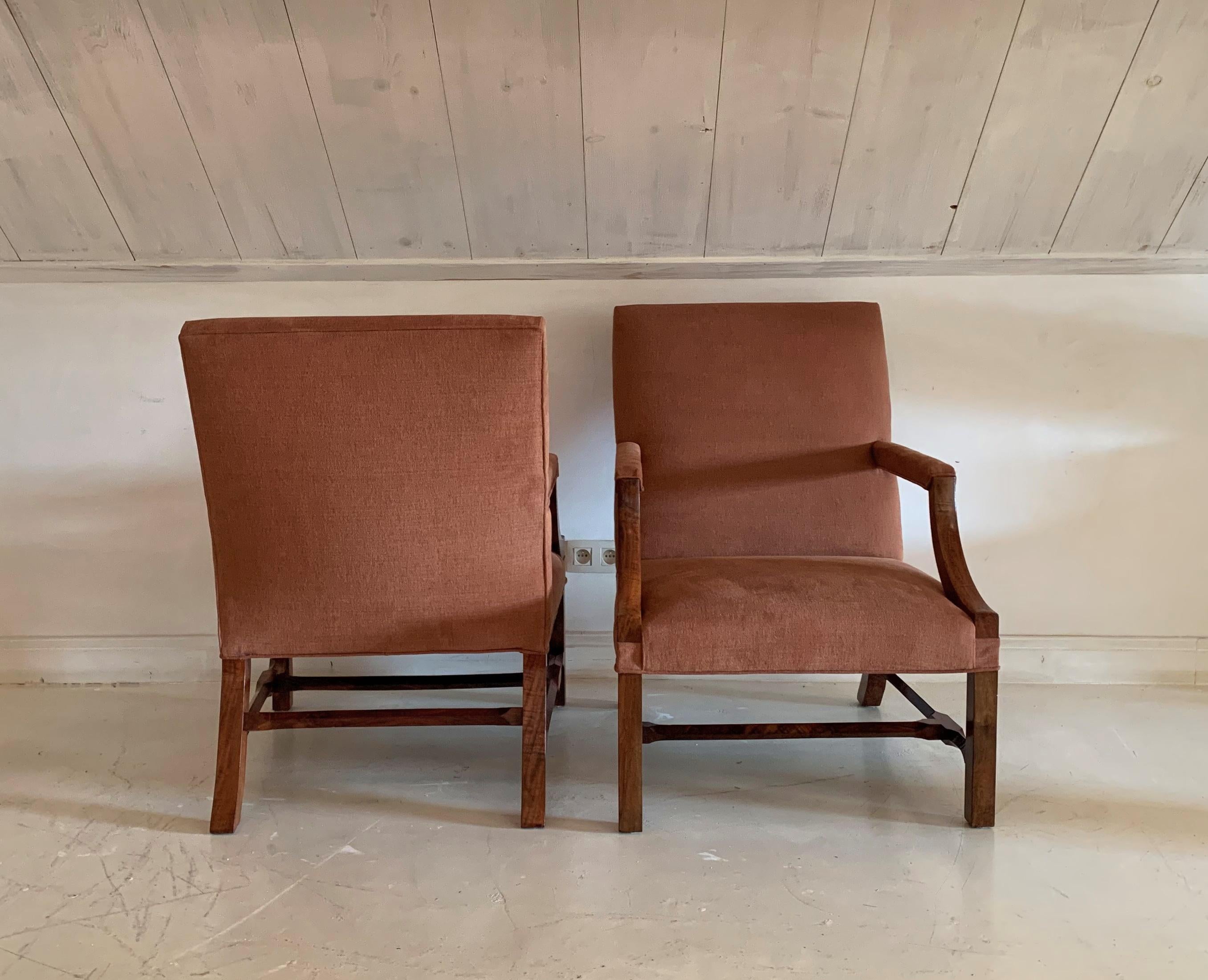 Contemporary Pair of Gainsborough Style Lounge Chairs For Sale