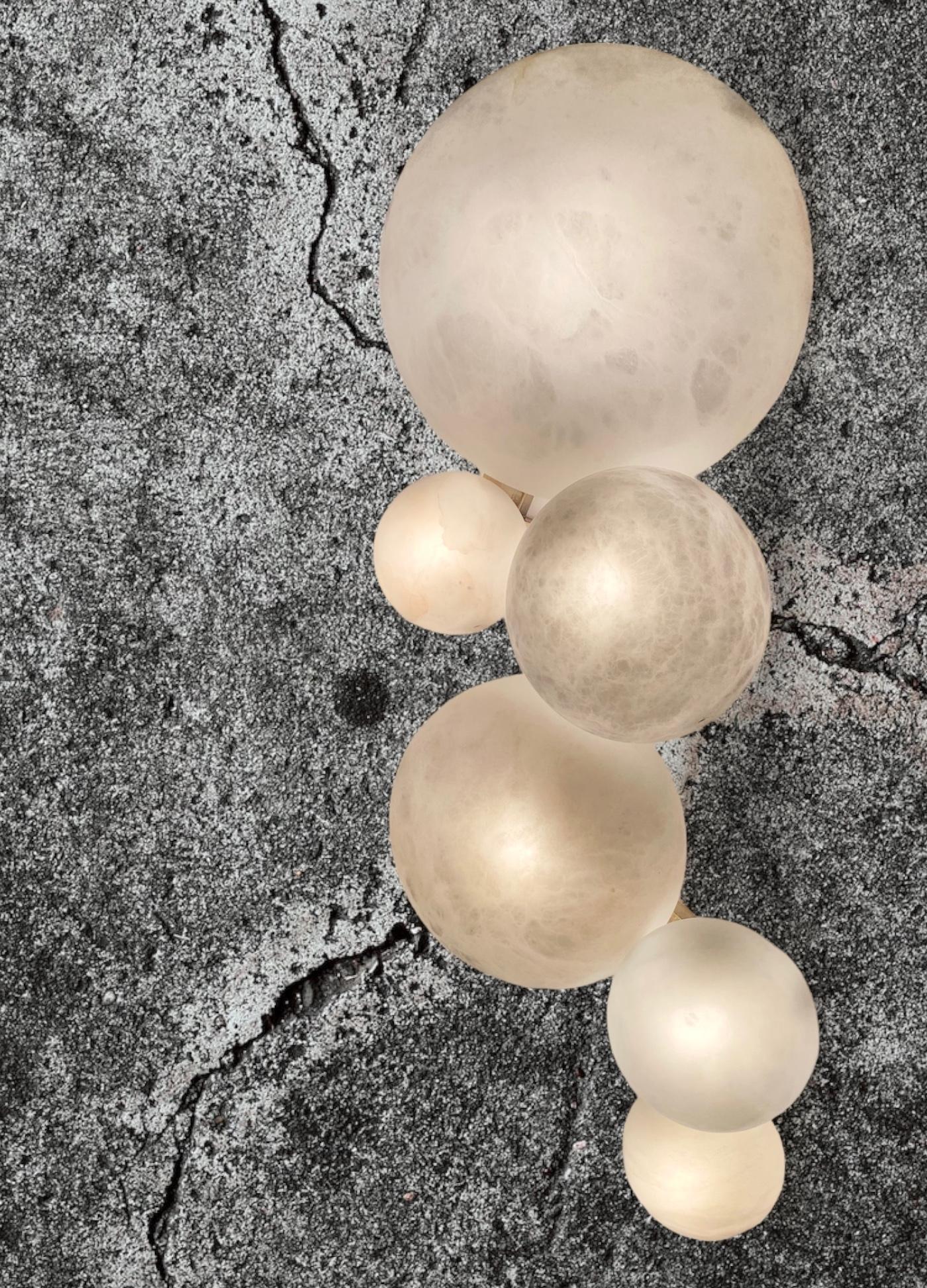 Striking contemporary Italian alabaster marble globe sconces or wall lights.
Exclusive production of Tuscany alabaster, handmade with great skill of Italian craftsmanship.
Price is for the pair .

 
