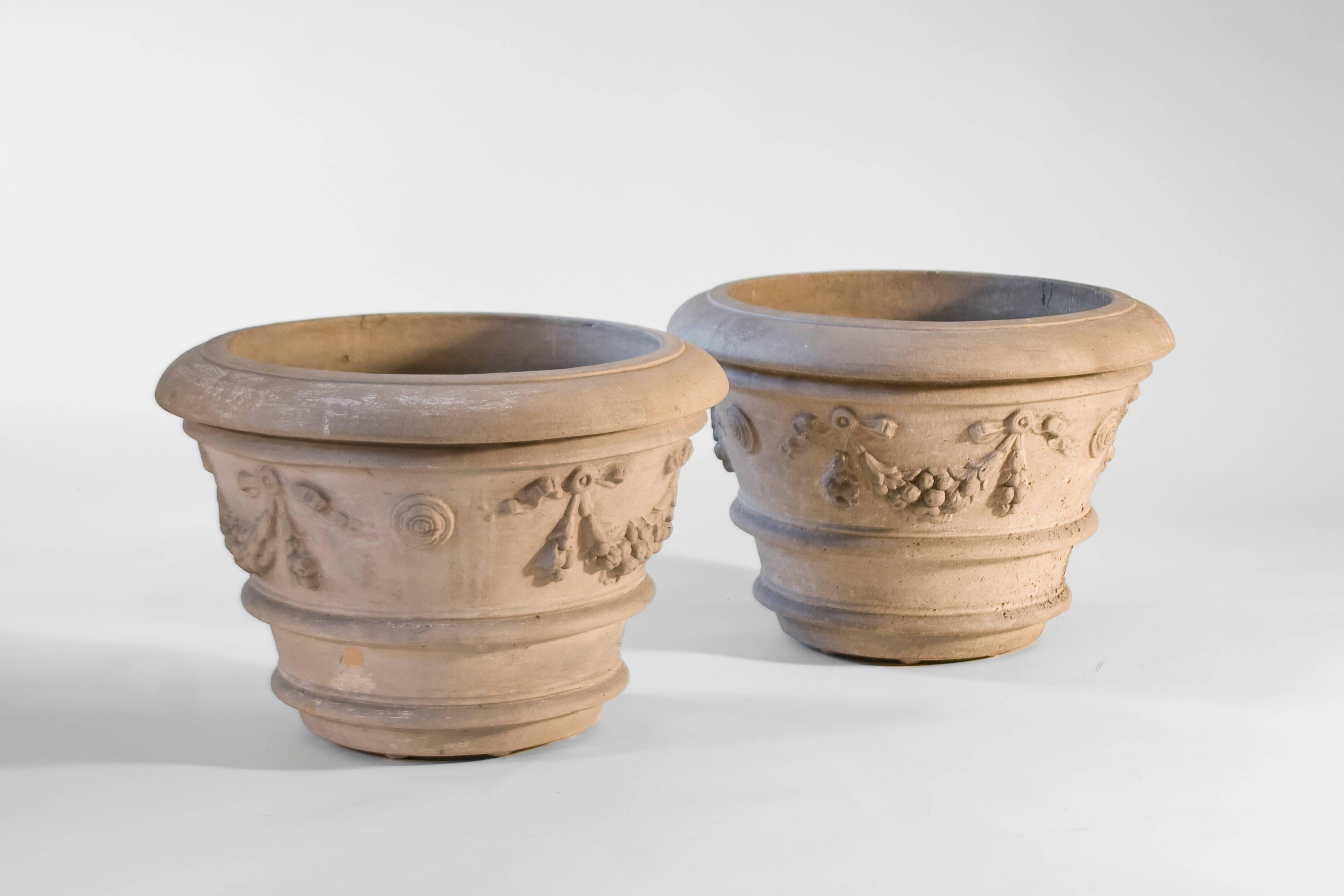 Paire de pots en terre cuite de Galloway Bon état à West Chester, PA
