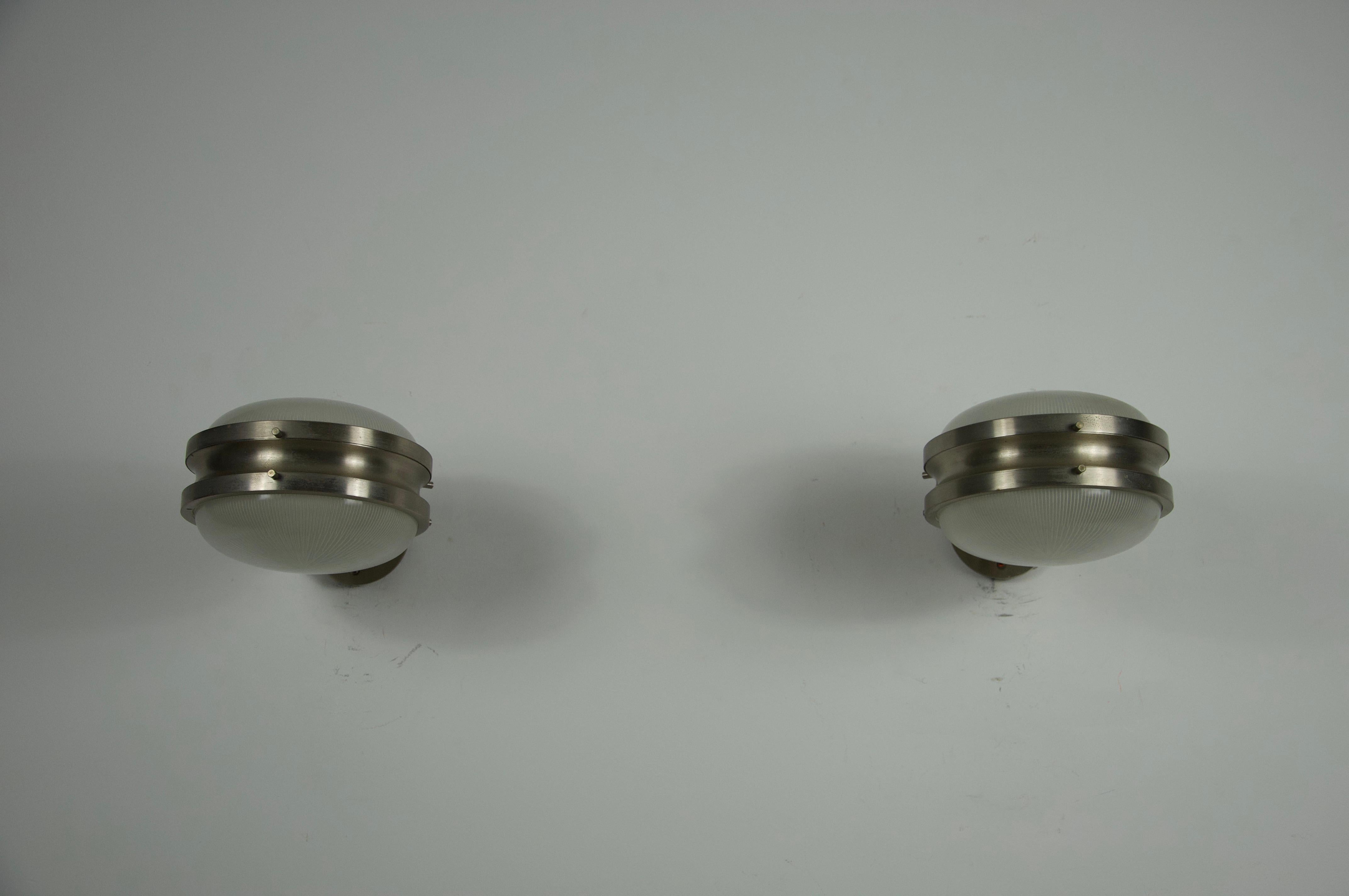 Mid-Century Modern Pair of Gamma Wall Lights by Sergio Mazza for Artemide, 1960s, Italy For Sale