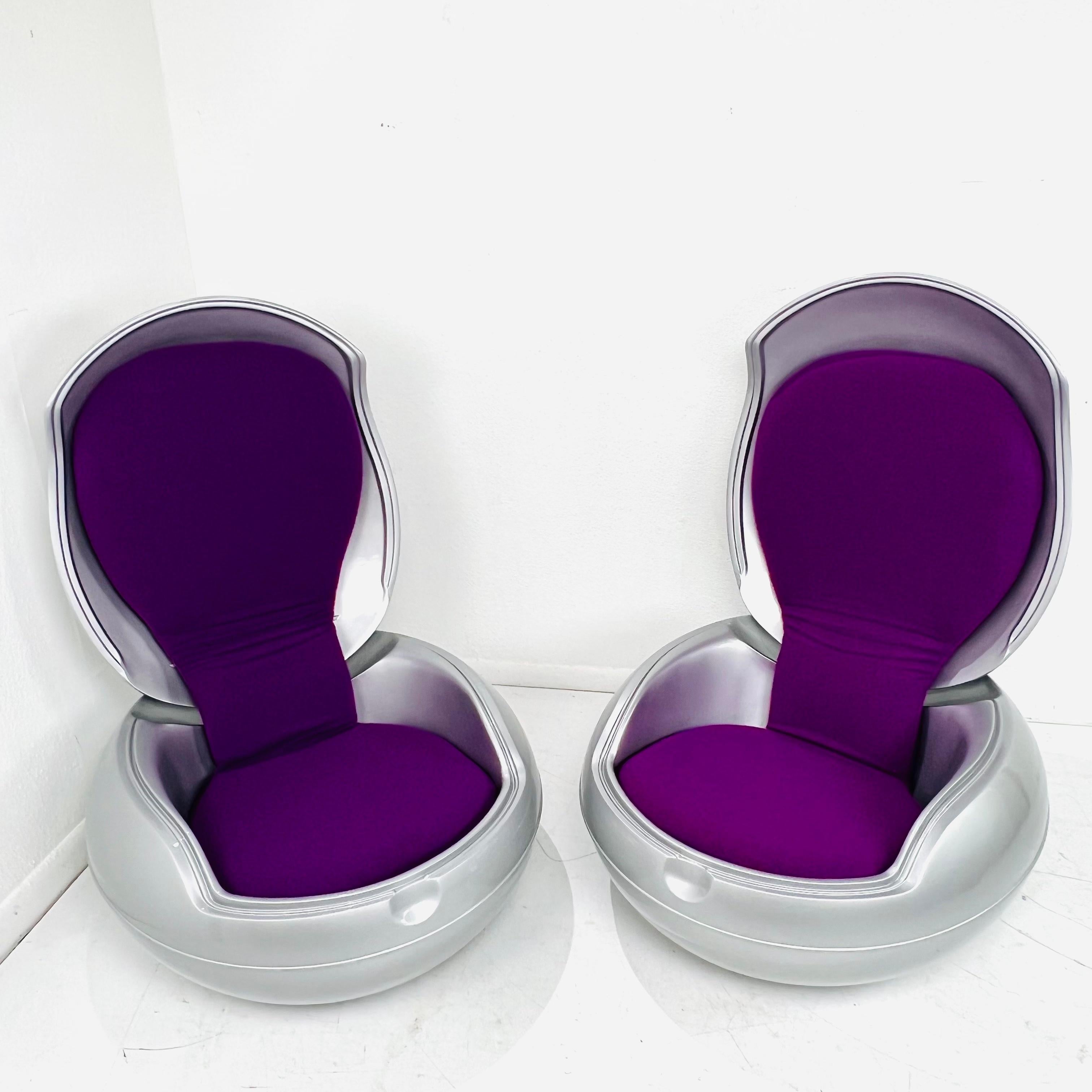 Pair of Garden Egg Chairs by Peter Ghyczy For Sale 1