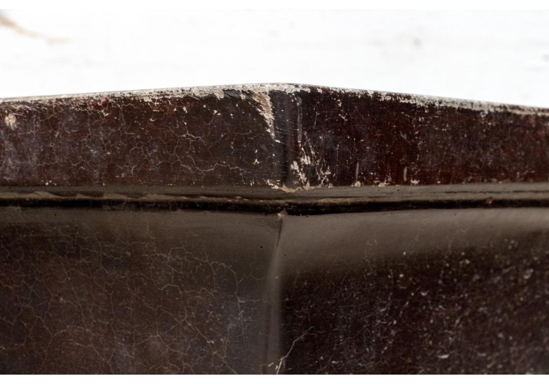 Peint Paire de jardinières en ciment peint A Stone Brand en vente