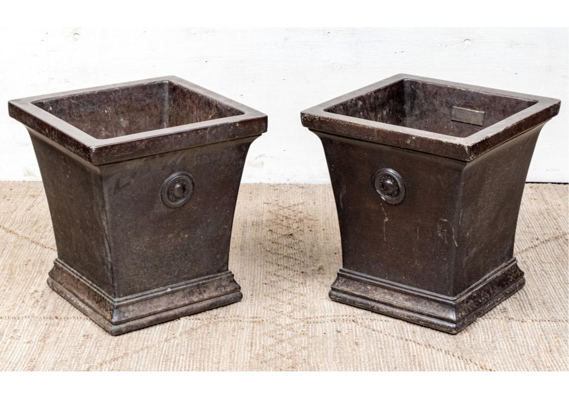 Ciment Paire de jardinières en ciment peint A Stone Brand en vente