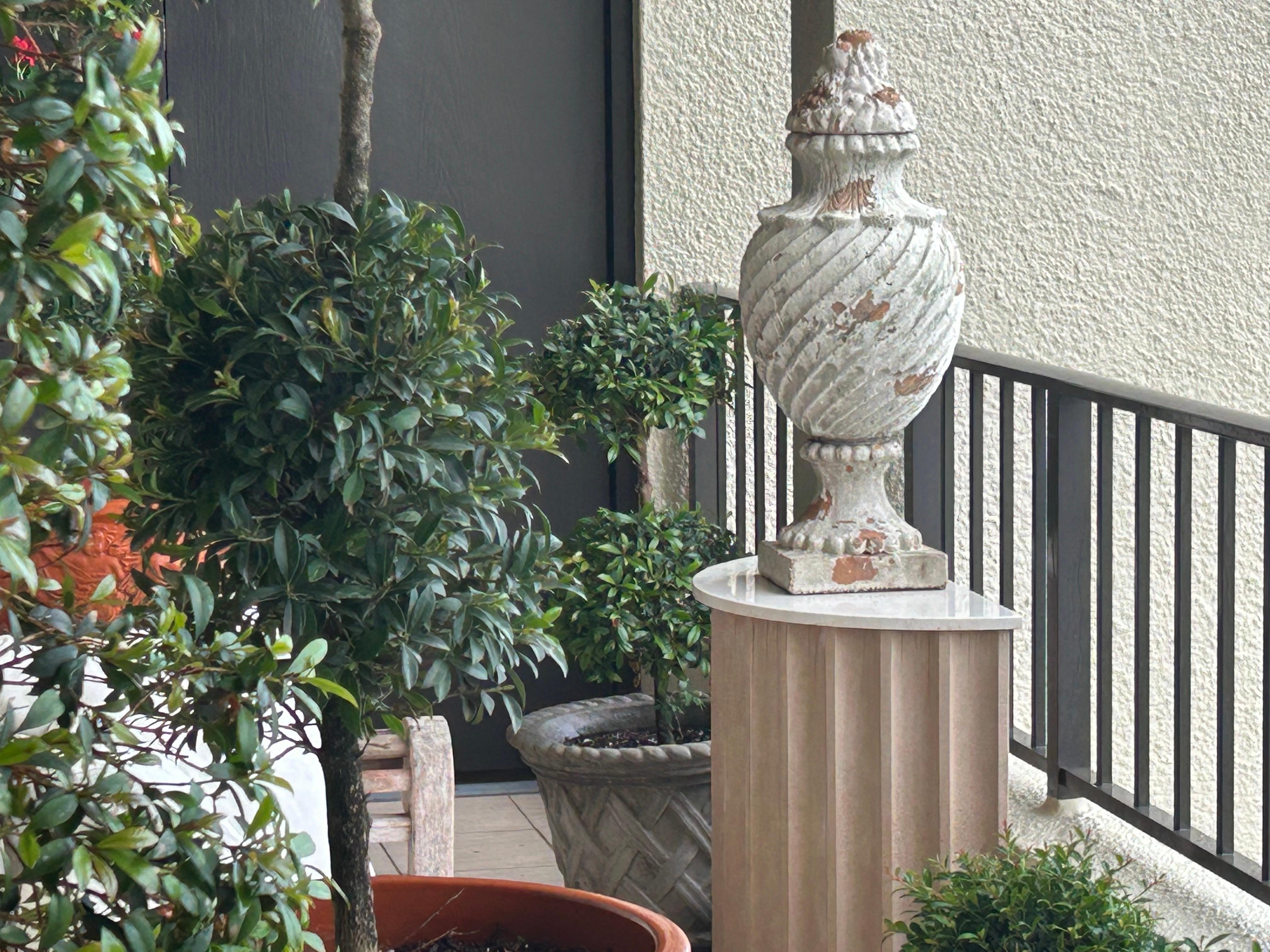 Pair of garden tables with marble tops on fluted demilune cast sandstone bases For Sale 5